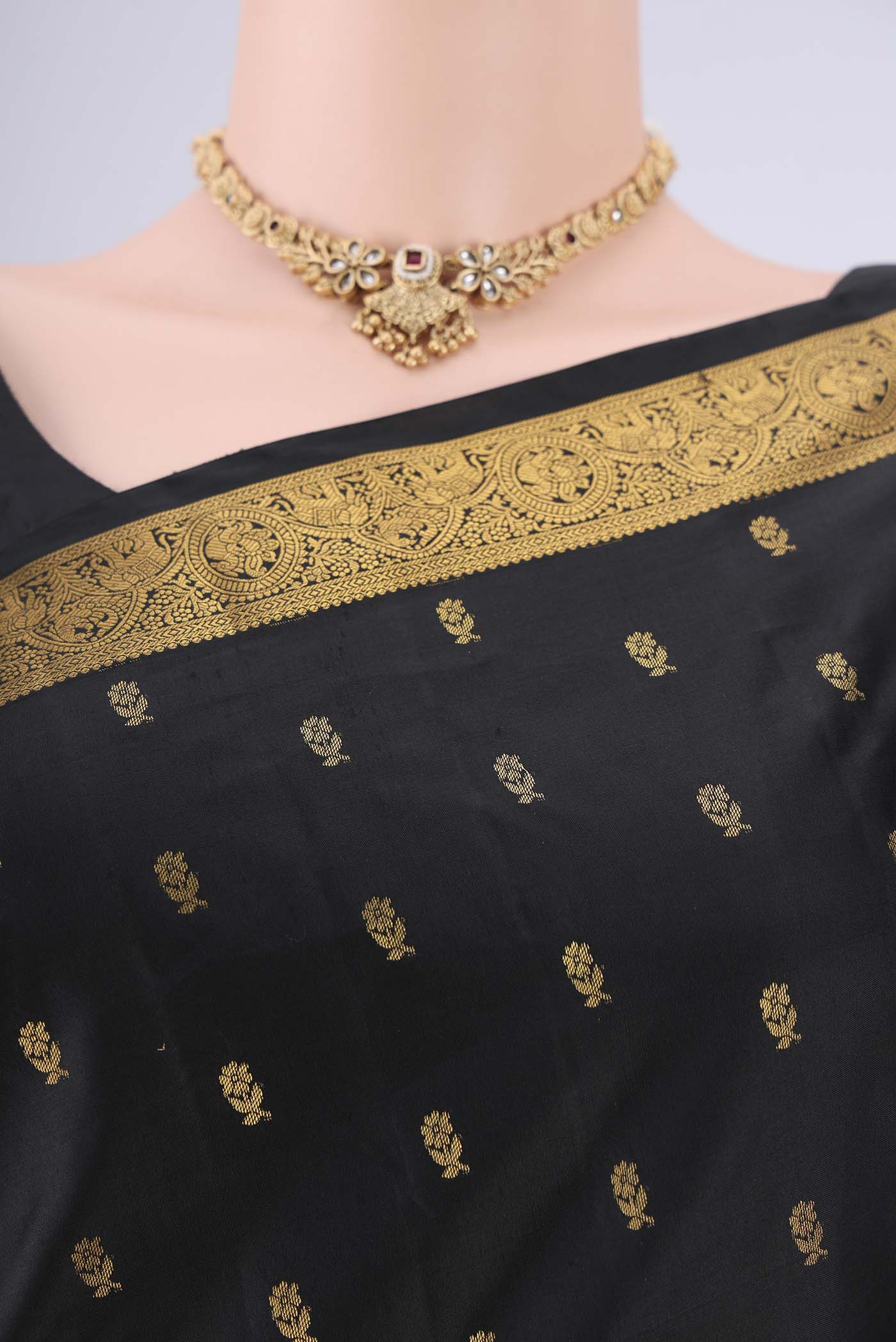 Border image of Black Nangavalli Silk [ Salem ] Saree with Zari Butta on the body and Zari Border. 