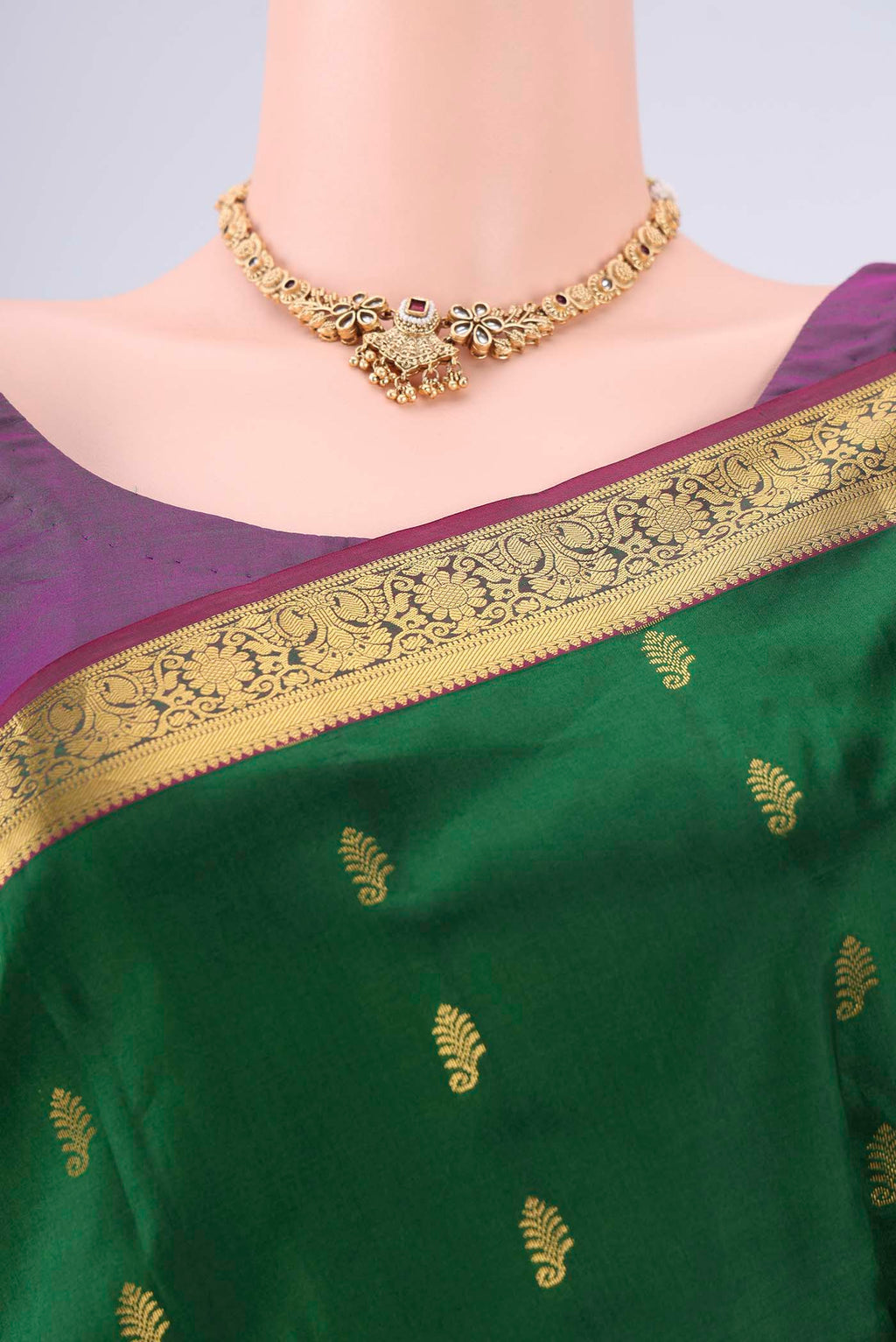 Border image of Bottle Green Nangavalli Silk [ Salem ] Saree with Zari Butta on the body and Zari Border. 