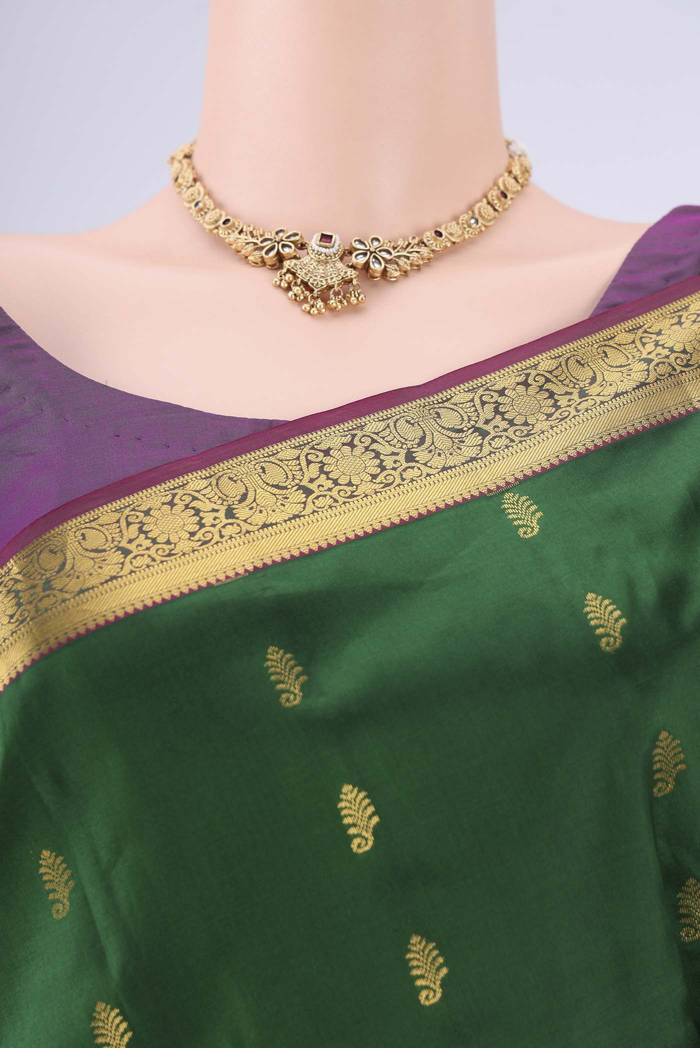 Border image of Bottle Green Nangavalli Silk [ Salem ] Saree with Zari Butta on the body and Zari Border. 