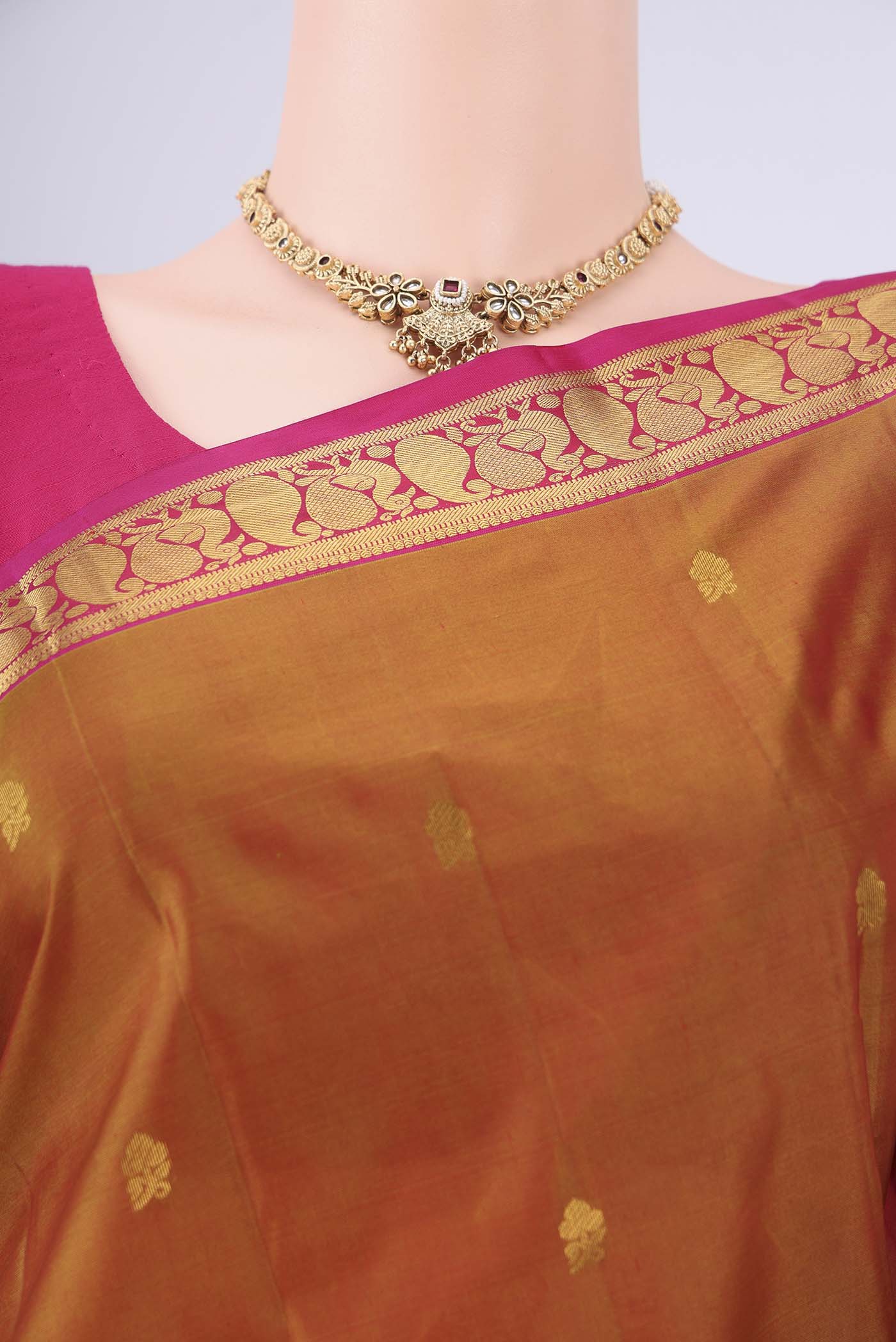 Border image of Mehandi Green Dual Tone Kanjivaram Silk Saree with Zari Butta on the body and Zari Border. 