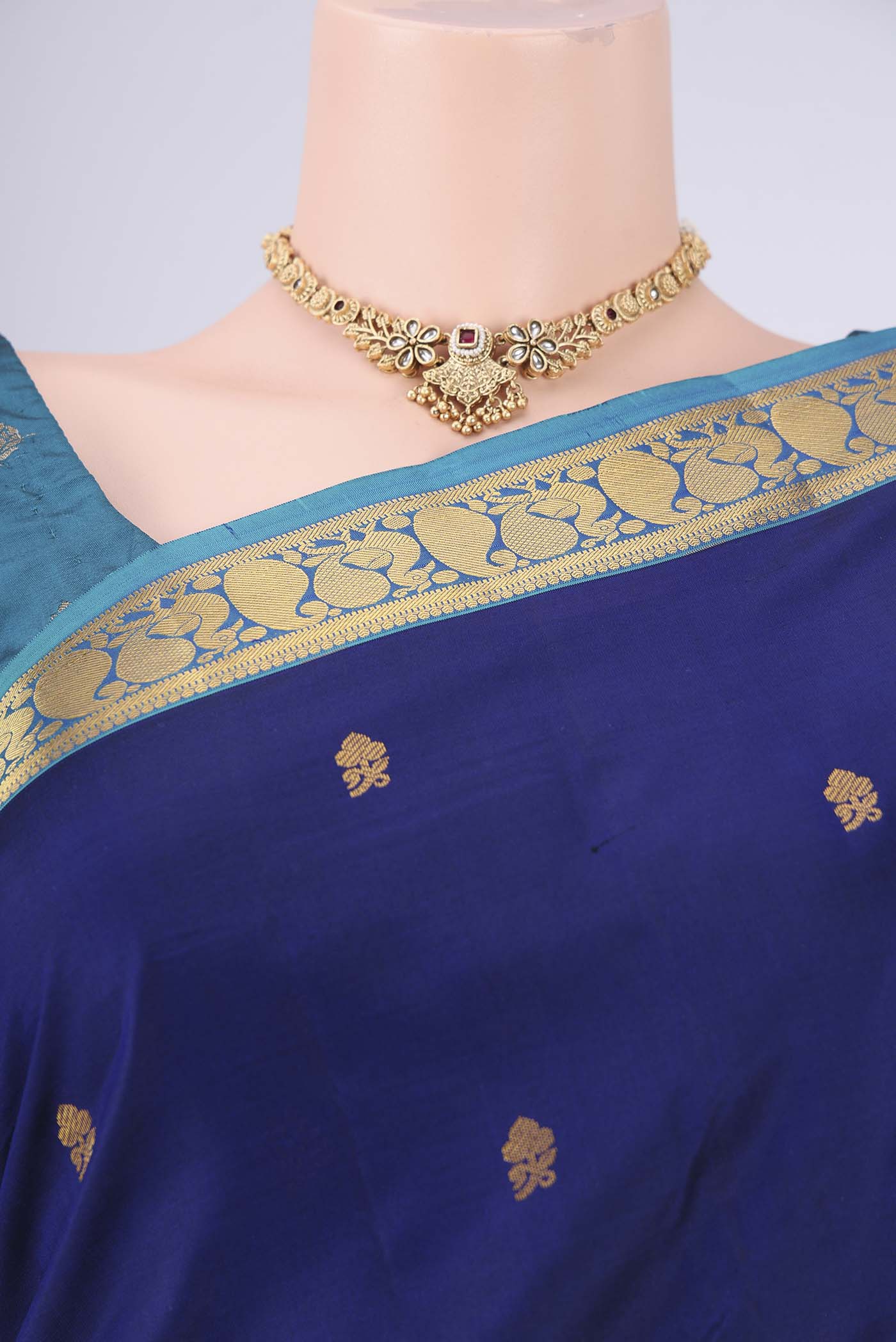 Border image of Navy Blue Nangavalli Silk [ Salem ] Saree with Zari Butta on the body and Zari Border. 
