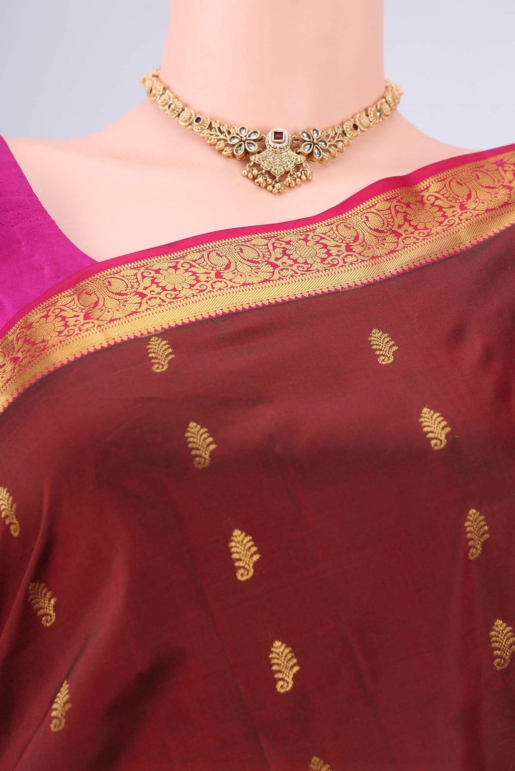 Border image of Maroon Nangavalli Silk [ Salem ] Saree with Zari Butta on the body and Zari Border. 