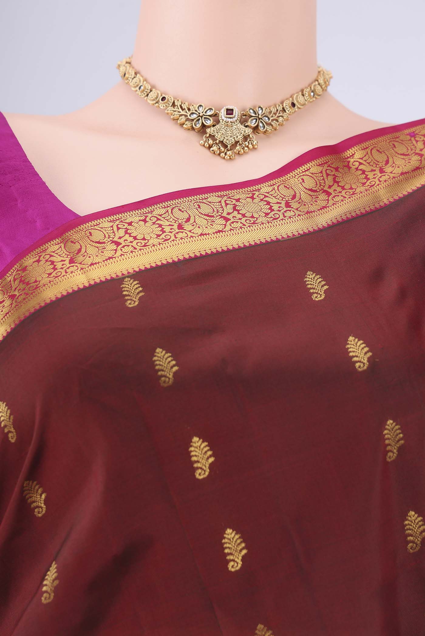 Border image of Maroon Nangavalli Silk [ Salem ] Saree with Zari Butta on the body and Zari Border. 
