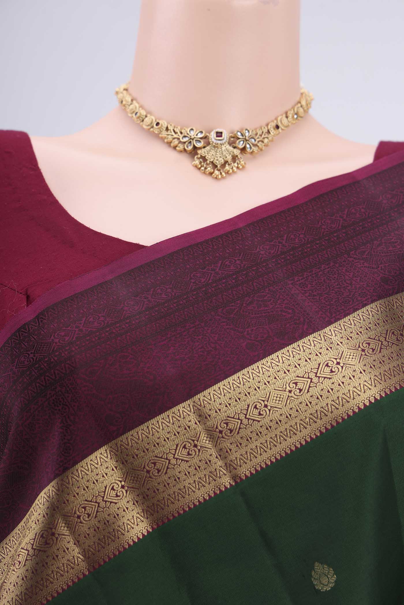 Border image of Bottle Green Kanchipuram Silk Saree with Zari Butta on the body and Zari And Thread Border. 