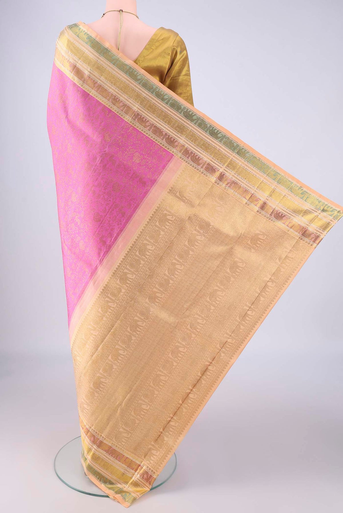 Flat view of Rose pink Kanchipuram Silk Saree with Zari Brocade on the body and Zari Border. 