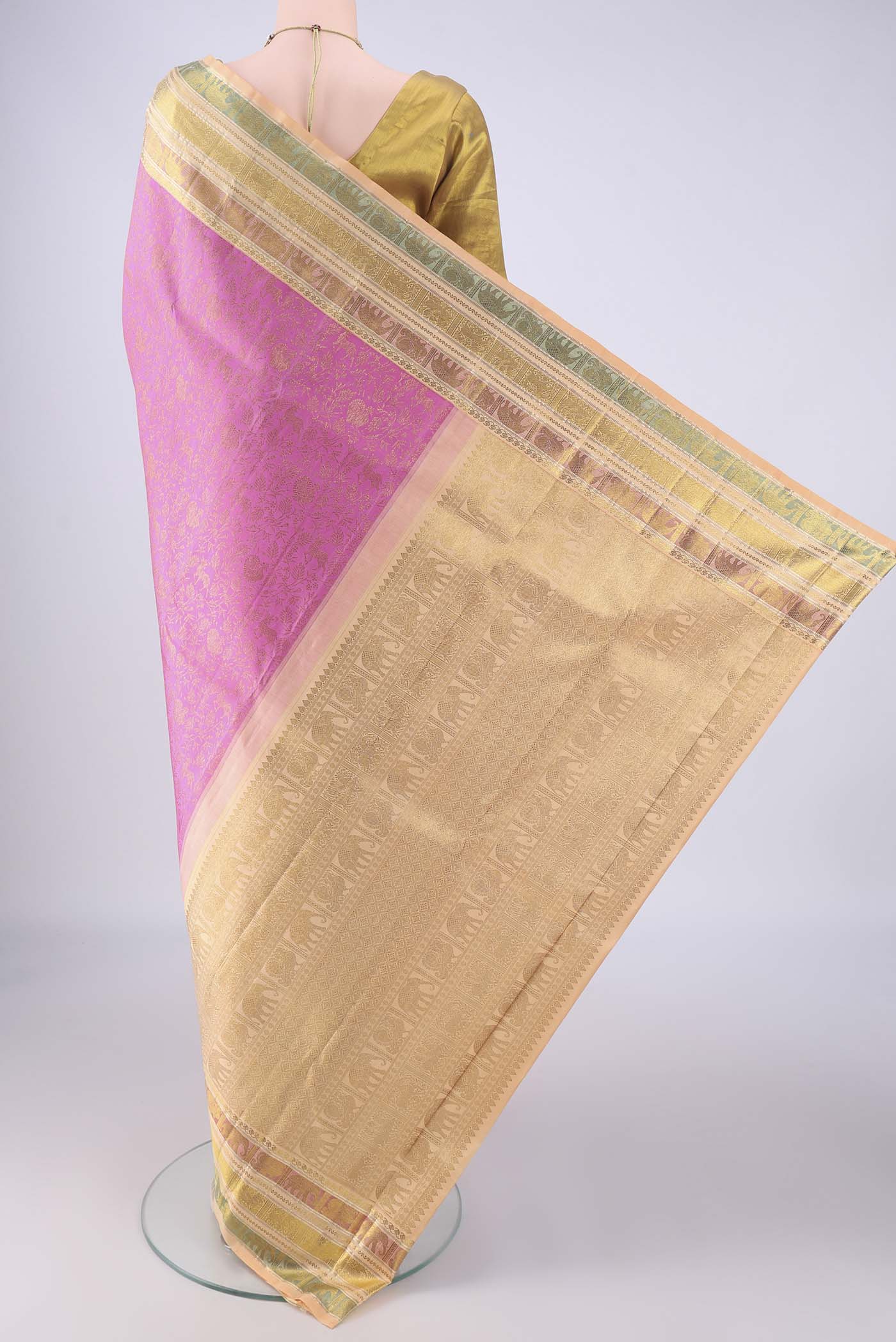 Flat view of Rose pink Kanchipuram Silk Saree with Zari Brocade on the body and Zari Border. 