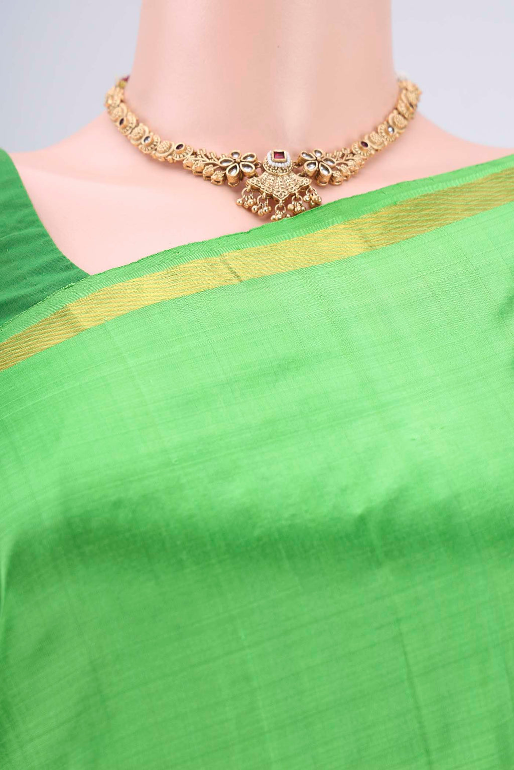 Border image of Parrot Green Kanchipuram Silk Saree with Plain Body and Zari And Thread Border. 
