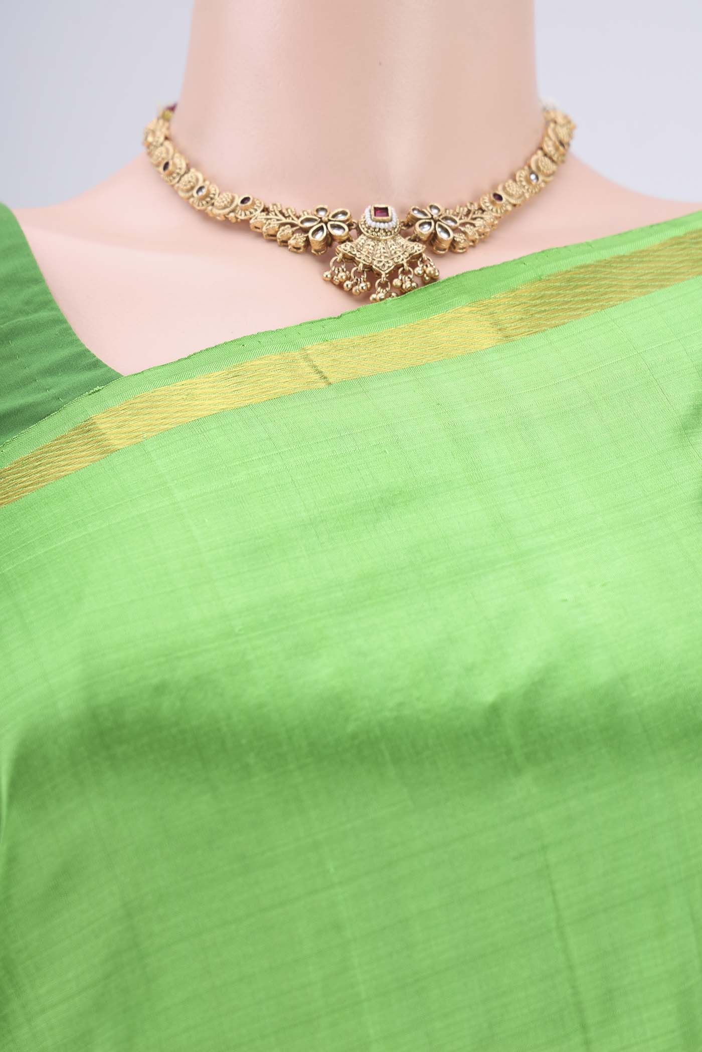 Border image of Parrot Green Kanchipuram Silk Saree with Plain Body and Zari And Thread Border. 
