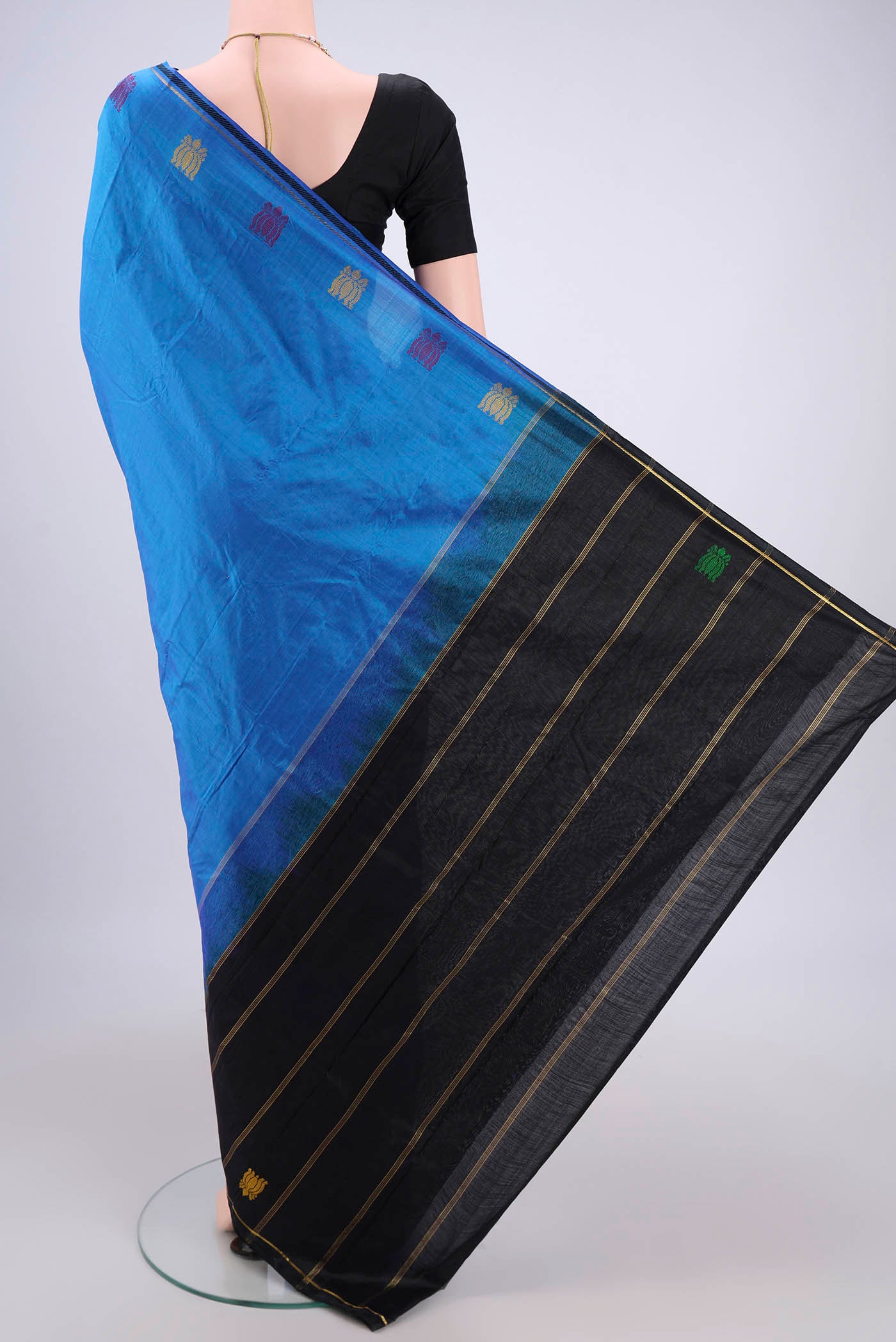 Flat view of Blue Kanchipuram Silk Saree with Plain Body and Zari Border. 