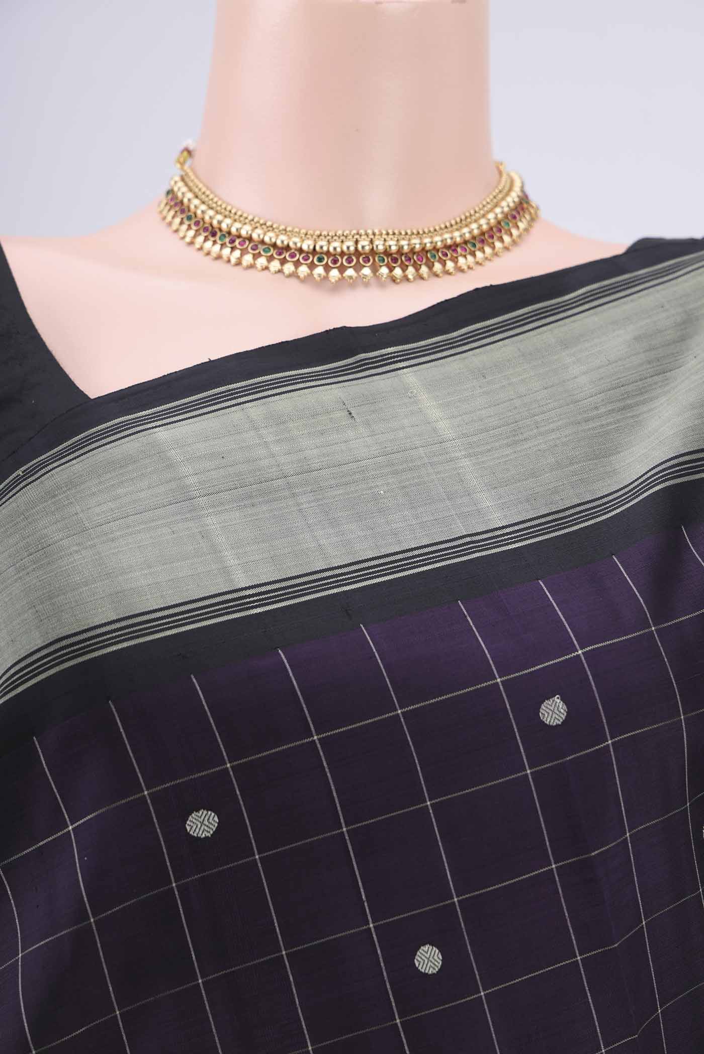 Border image of Purple Dual Tone Kanjivaram Silk Saree with Checked design on the body and Thread Border. 