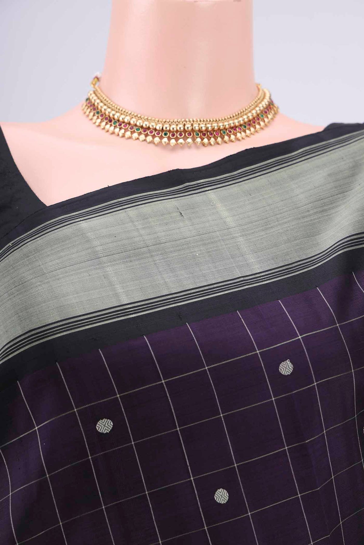 Border image of Purple Dual Tone Kanjivaram Silk Saree with Checked design on the body and Thread Border. 