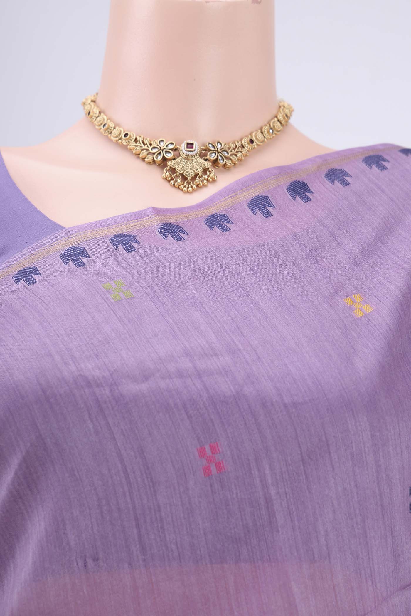Border image of Mauve Tussar Silk Saree with Jamdani on the body and Zari Border. 