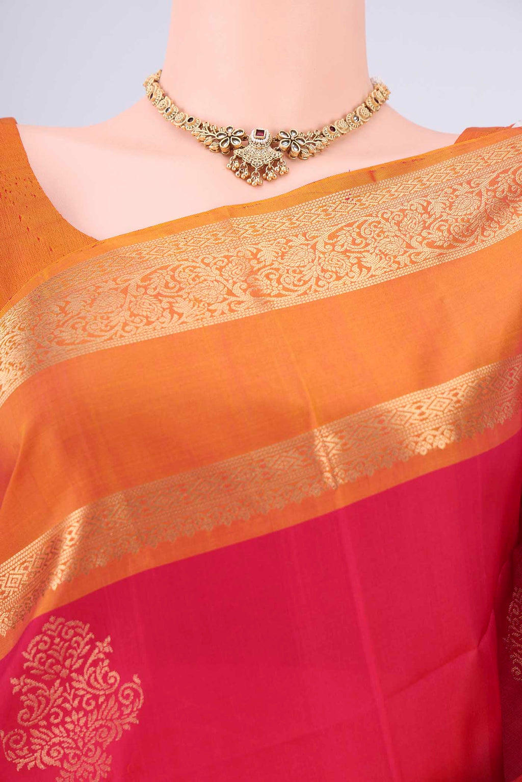 Border image of Rani Pink Soft Silk Saree with Zari Butta on the body and Zari Border. 