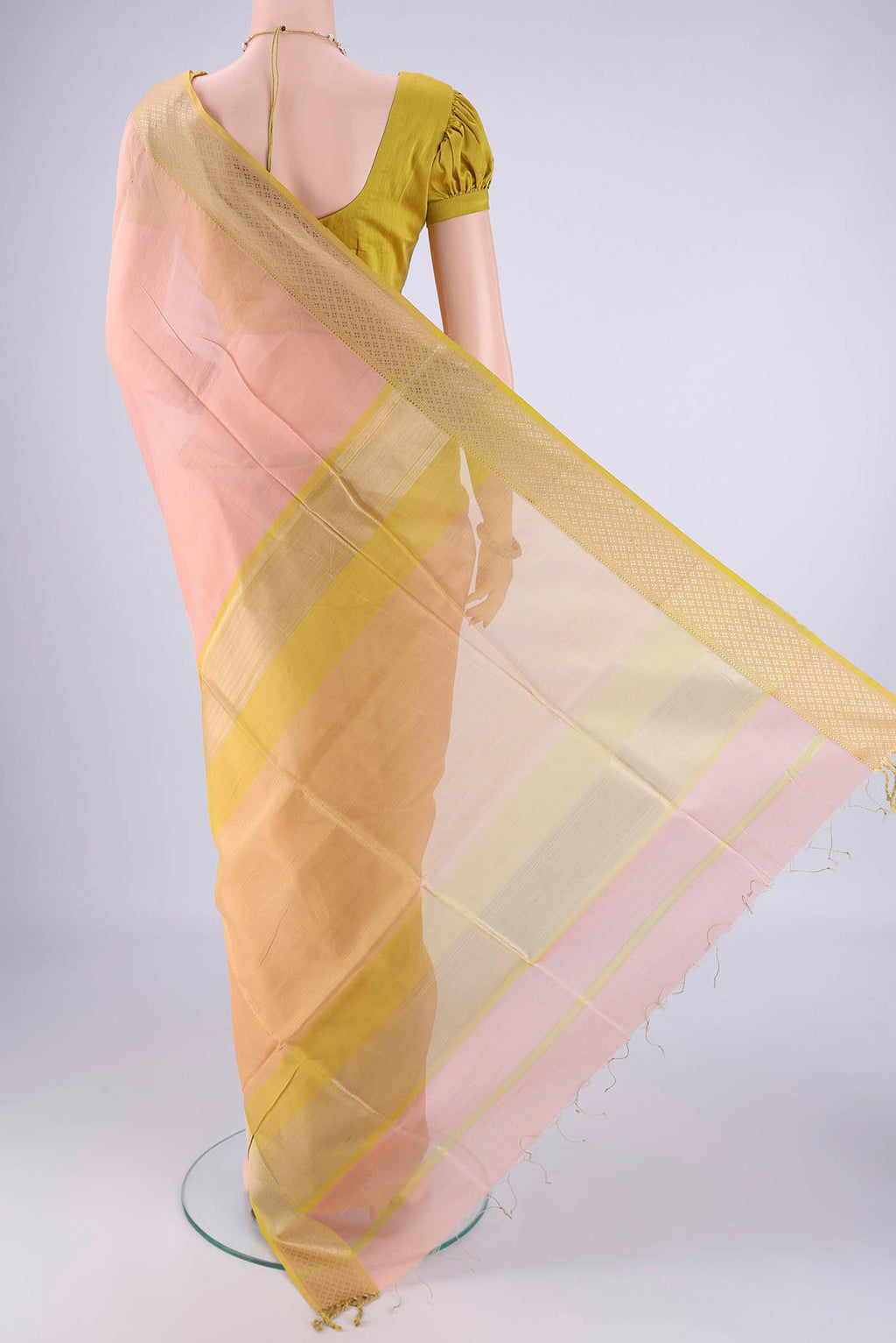 Flat view of Peach Dual Tone Maheshwari Silk Cotton Saree with Plain Body and Thread Border. 