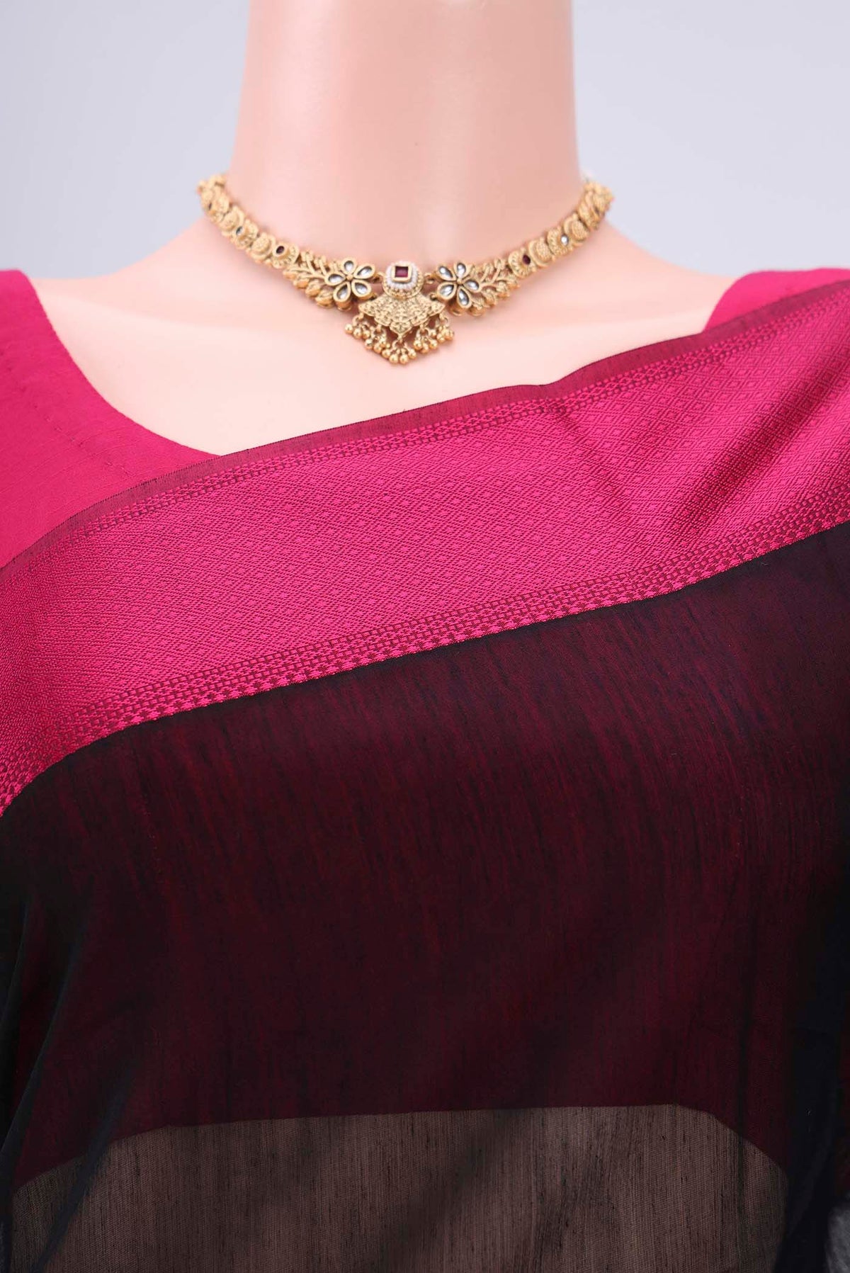 Border image of Black Maheshwari Silk Cotton Saree with Plain Body and Thread Border. 