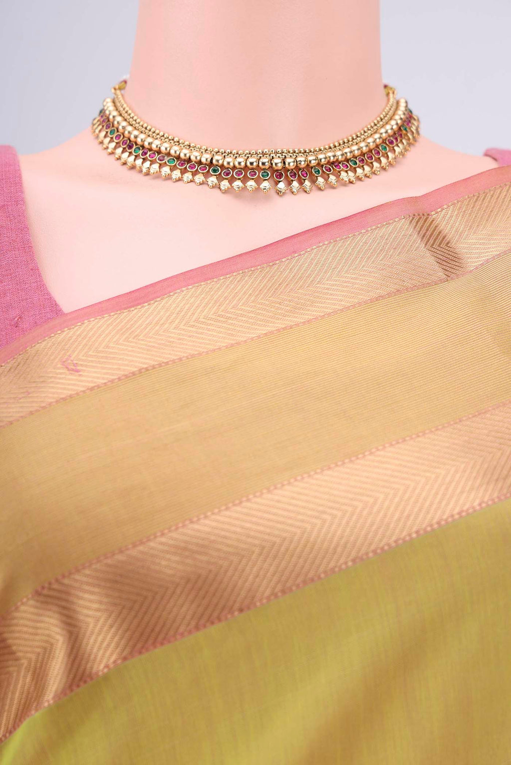 Border image of Parrot Green Maheshwari Silk Cotton Saree with Plain Body and Zari Border. 