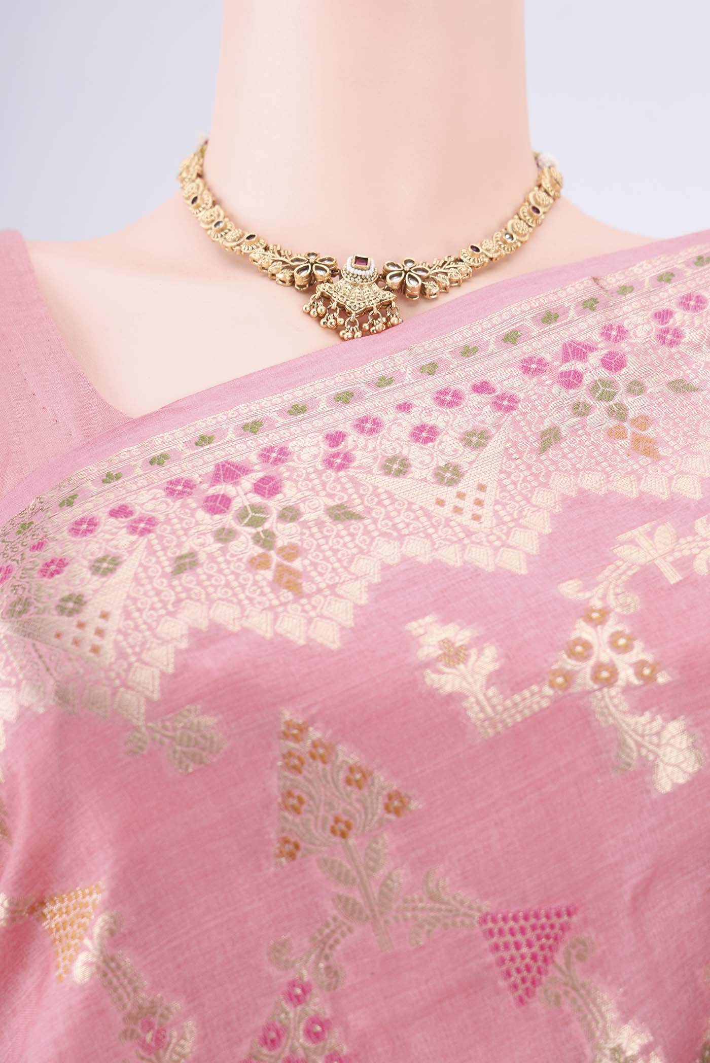 Border image of Peach Banarasi Tussar Silk Saree with Zari And Thread Butta on the body and Zari Border. 