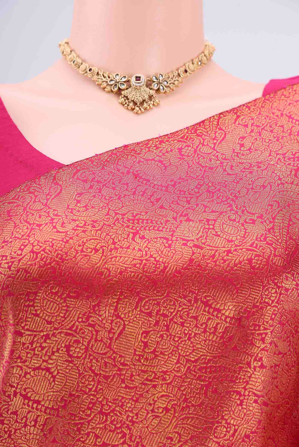 Border image of Rani Pink Dual Tone Kanchipuram Silk Saree with Half And Half on the body and Temple Border. 