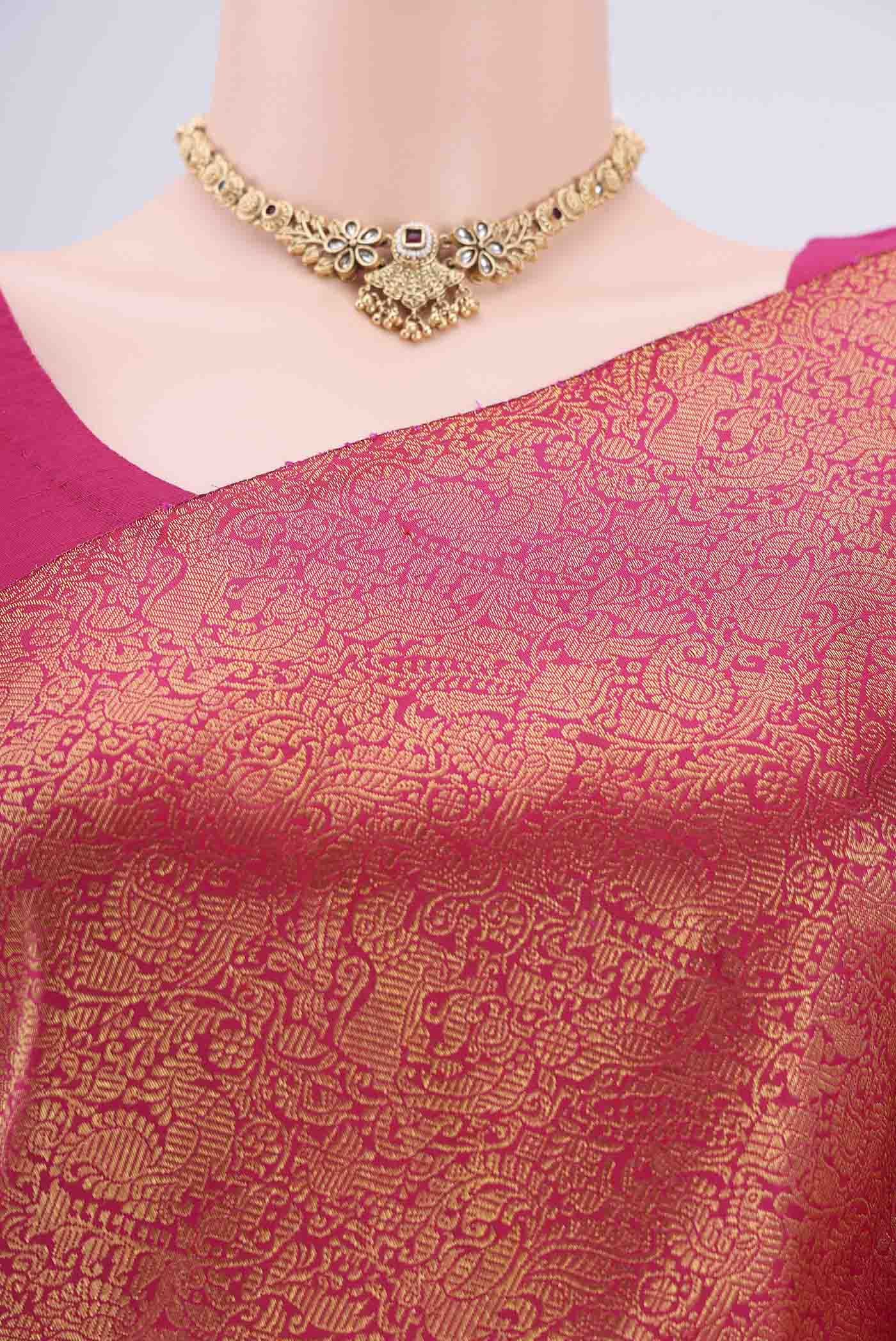 Border image of Rani Pink Dual Tone Kanchipuram Silk Saree with Half And Half on the body and Temple Border. 