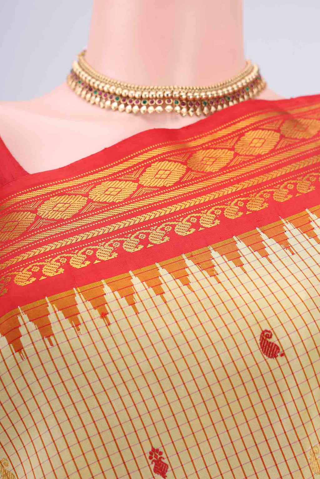 Border image of Acid Green Dual Tone Gadwal Silk Saree with Checked design on the body and Temple Border. 