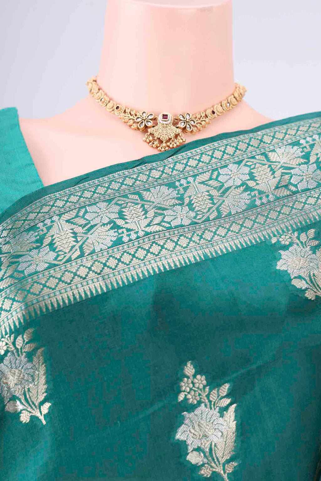 Border image of Bottle Green Banarasi Raw Silk Saree with Zari Butta on the body and Zari Border. 