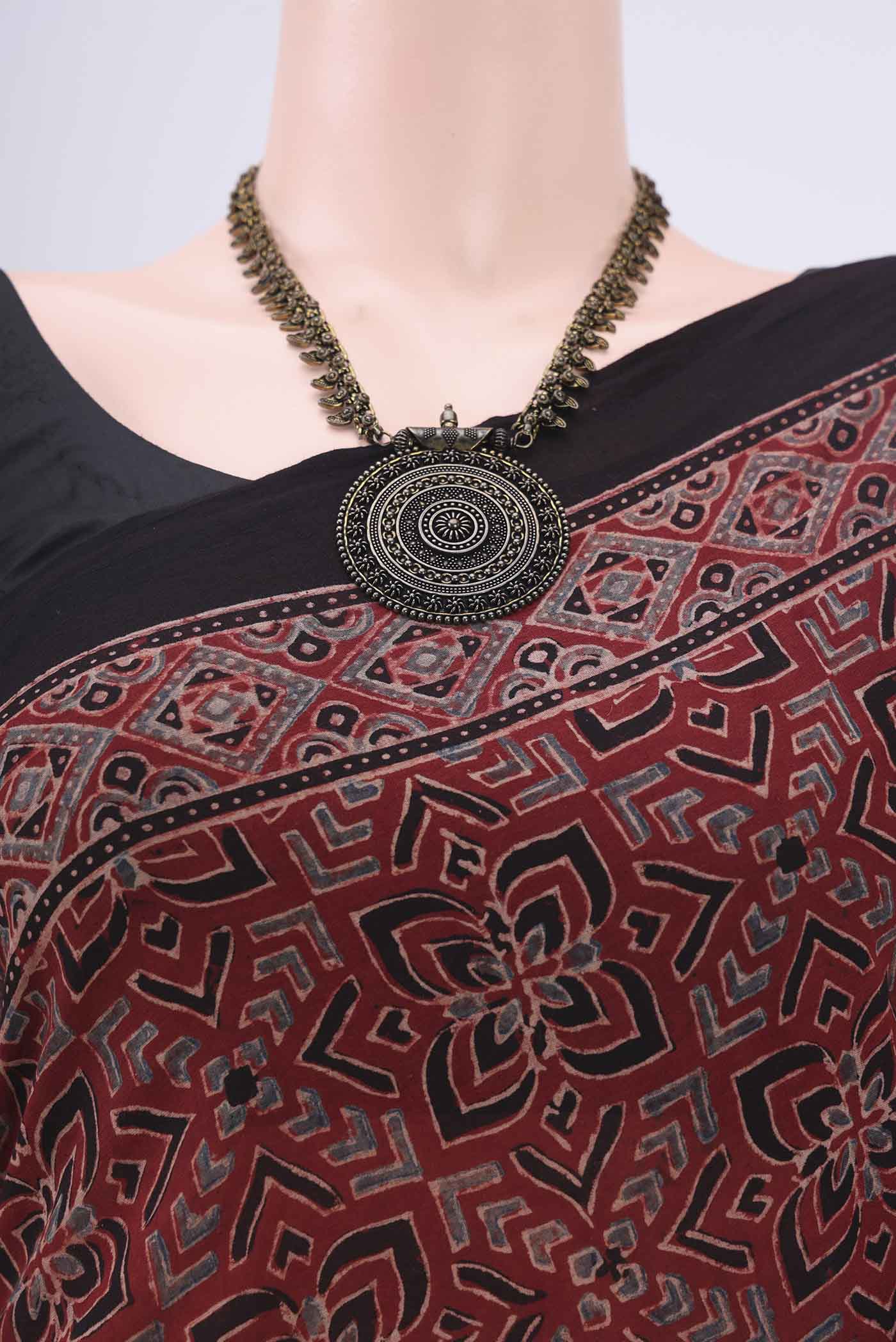 Border image of Maroon Maheshwari Silk Cotton Saree with Ajrakh Print on the body and Plain Border. 