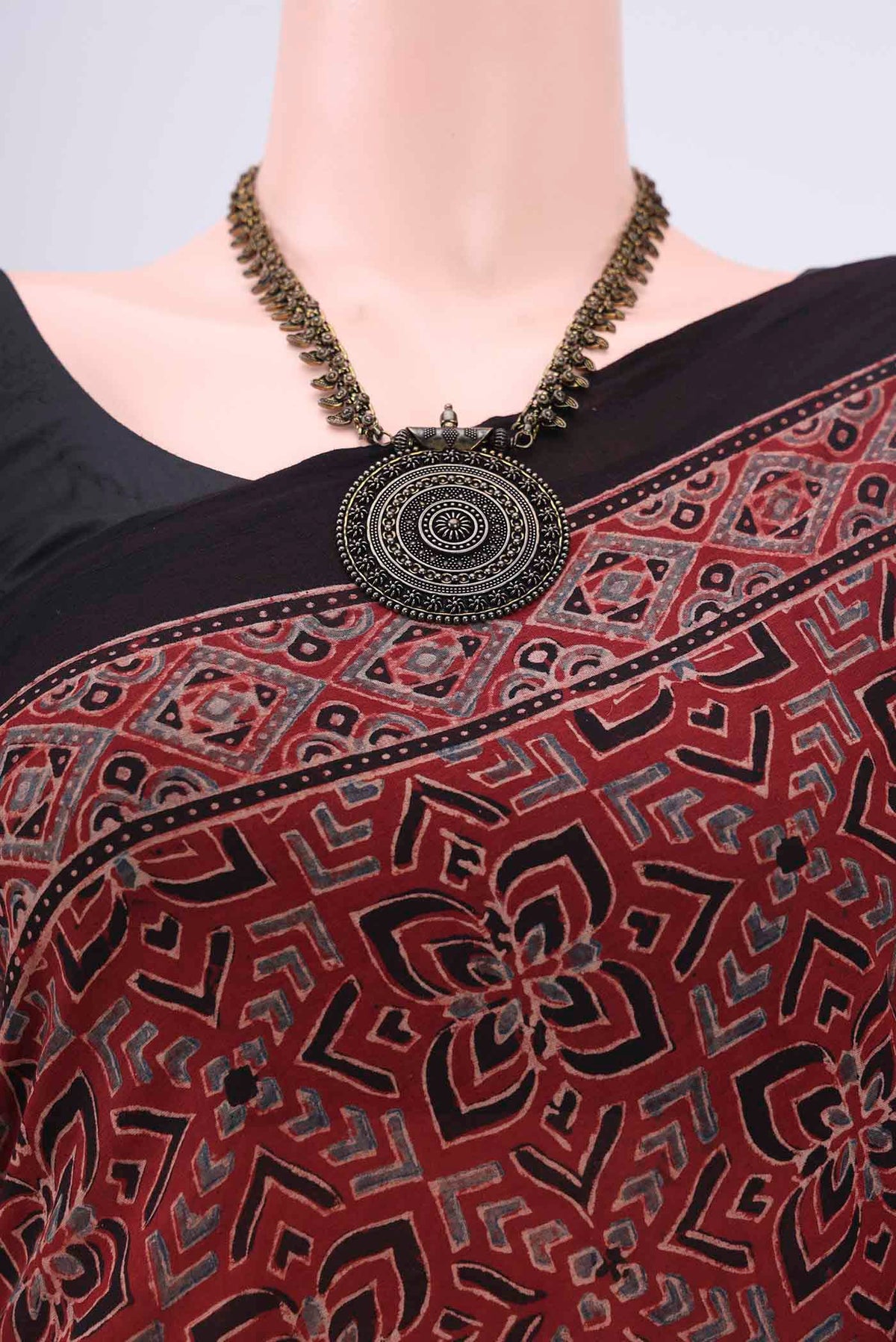 Border image of Maroon Maheshwari Silk Cotton Saree with Ajrakh Print on the body and Plain Border. 