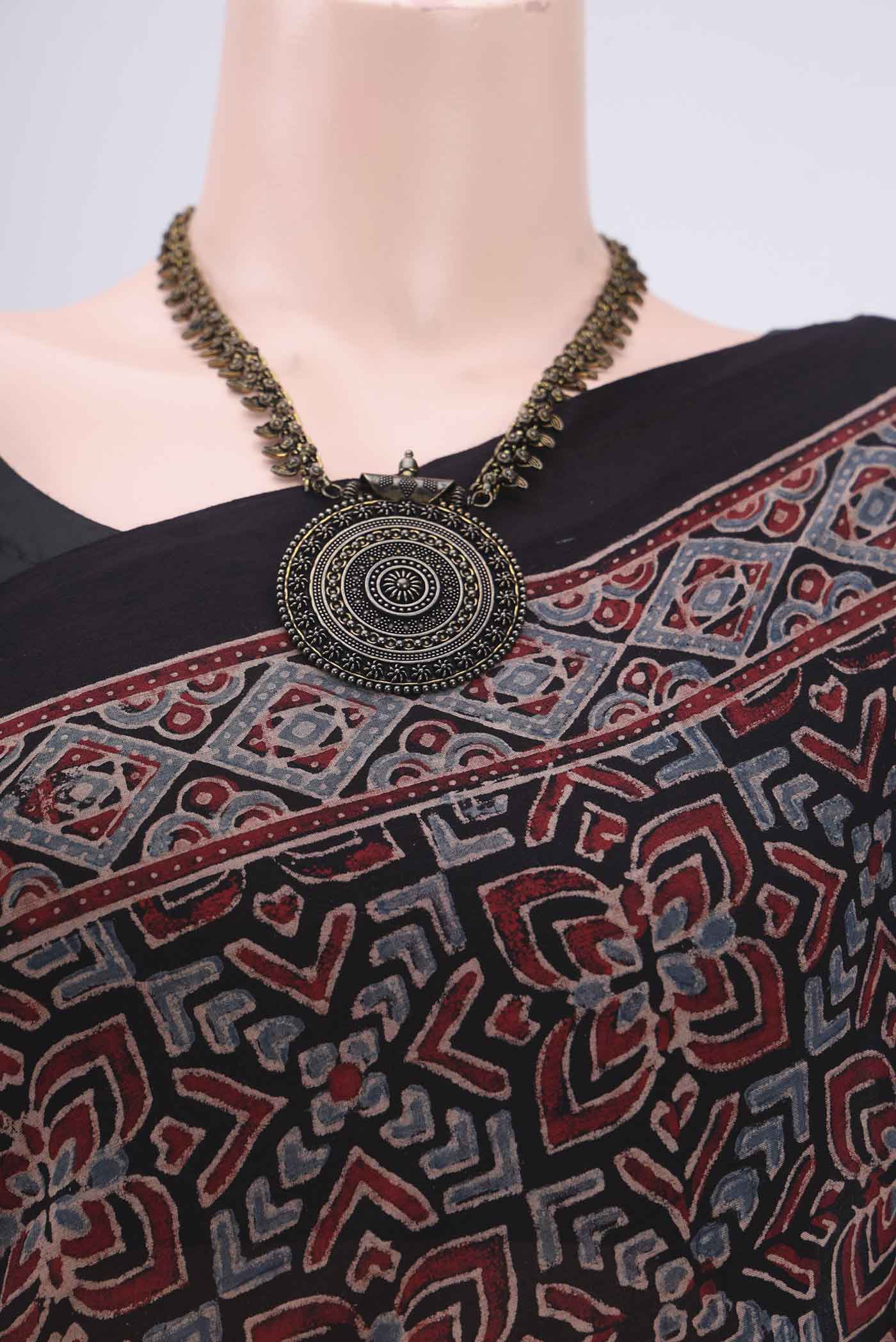 Border image of Black Maheshwari Silk Cotton Saree with Ajrakh Print on the body and Plain Border. 