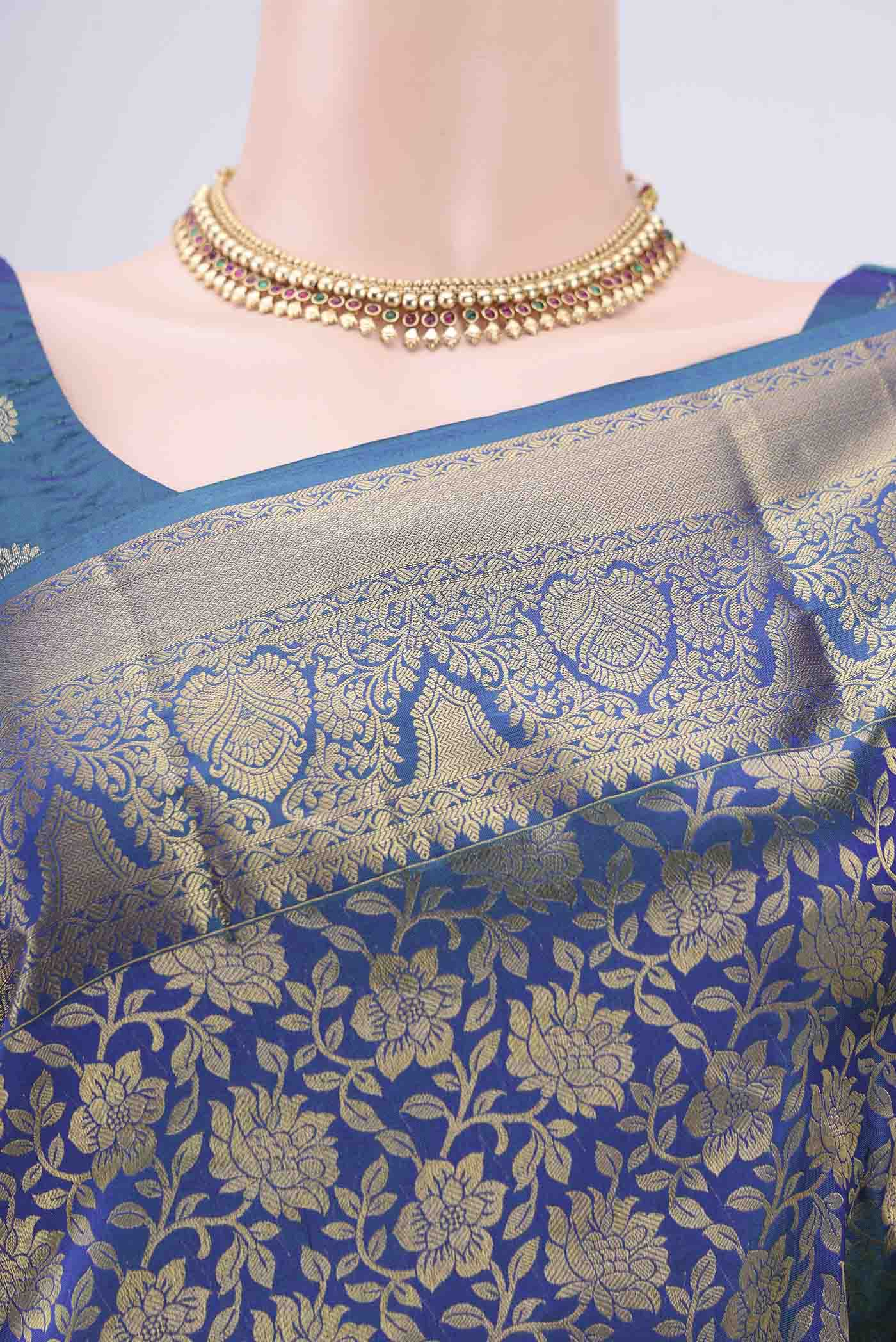 Border image of Blue Dual Tone Bangalore Silk Saree with Zari Brocade on the body and Zari Border. 