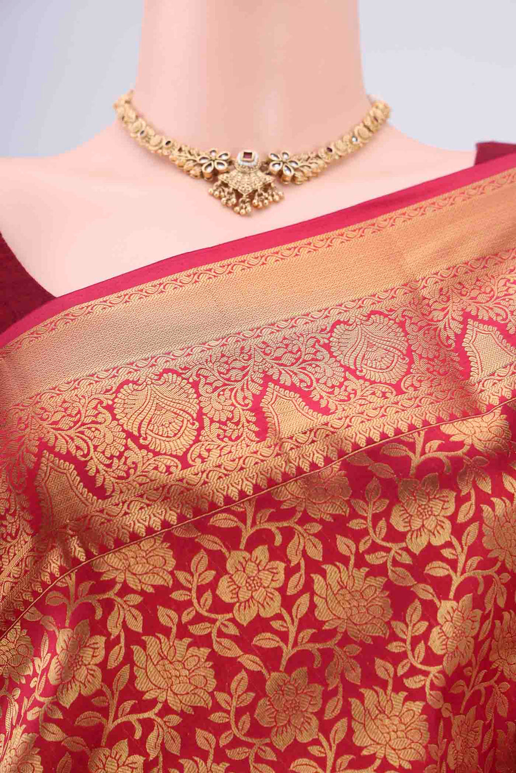 Border image of Red Bangalore Silk Saree with Zari Brocade on the body and Zari Border. 