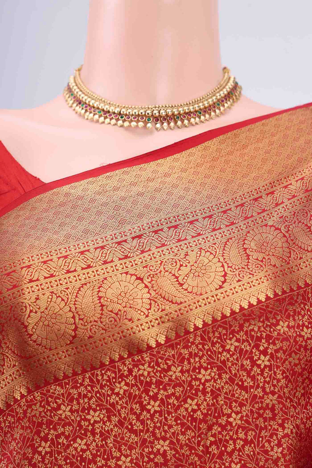 Border image of Maroon Dual Tone Bangalore Silk Saree with Zari Brocade on the body and Zari Border. 