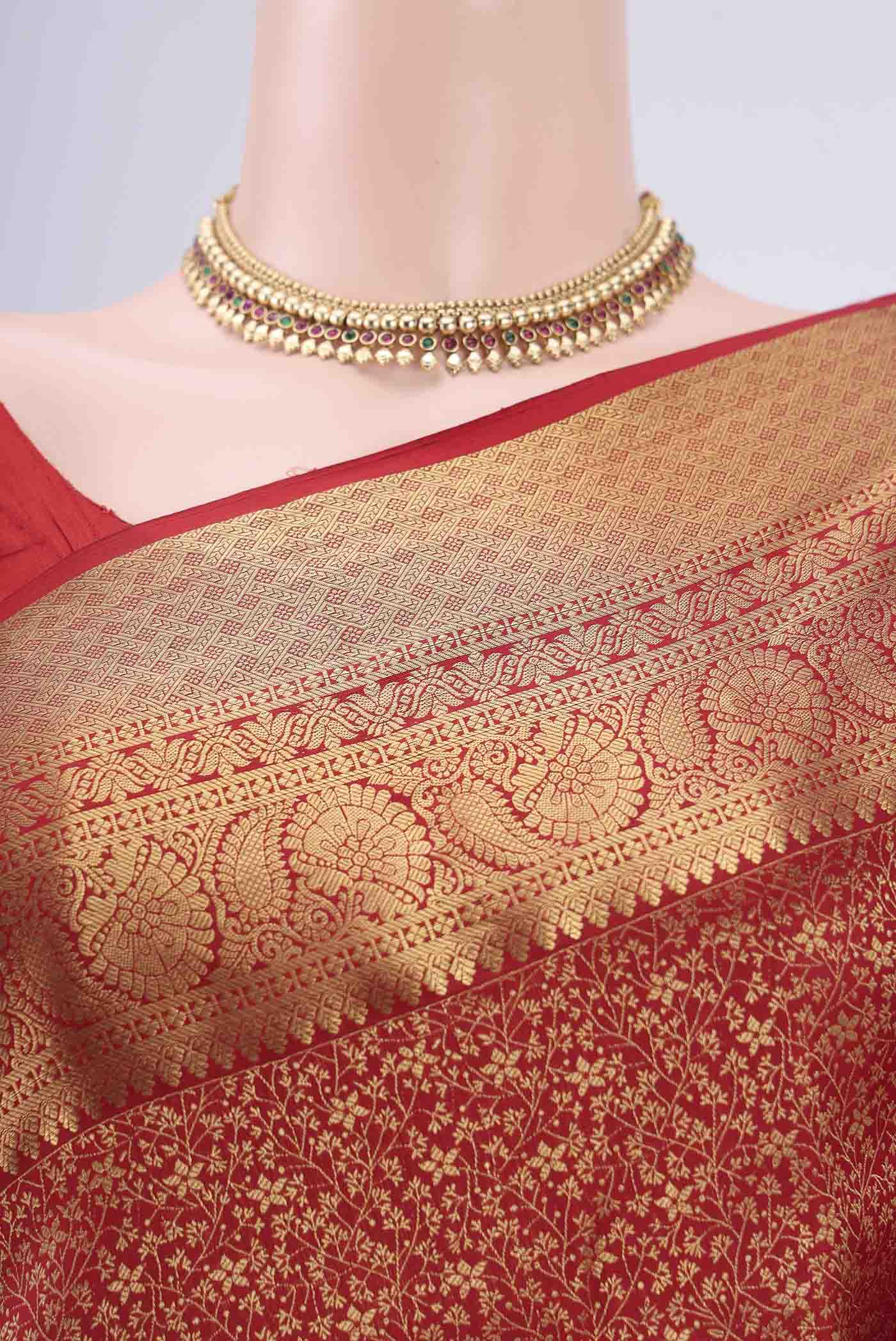 Border image of Maroon Dual Tone Bangalore Silk Saree with Zari Brocade on the body and Zari Border. 