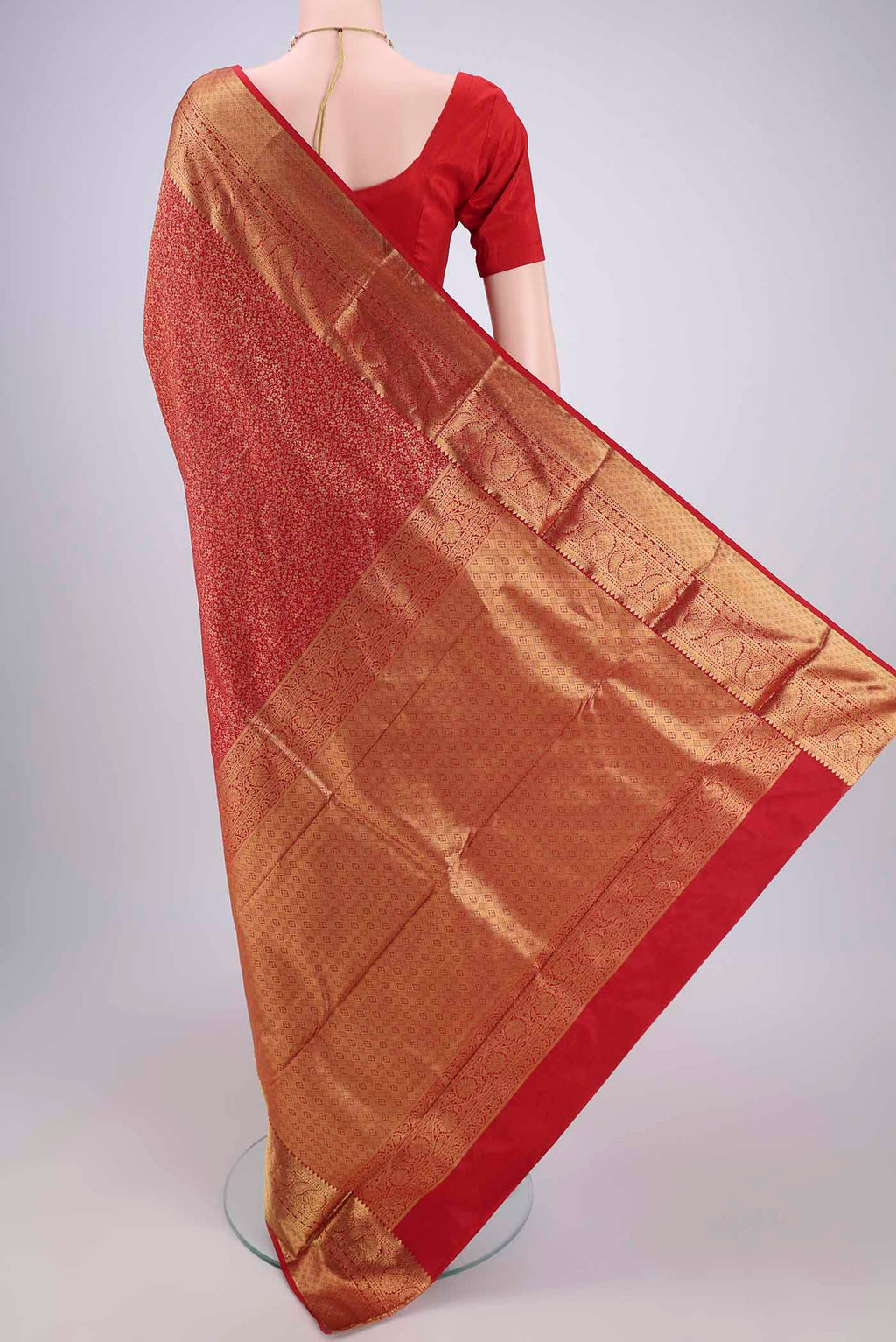 Flat view of Maroon Dual Tone Bangalore Silk Saree with Zari Brocade on the body and Zari Border. 