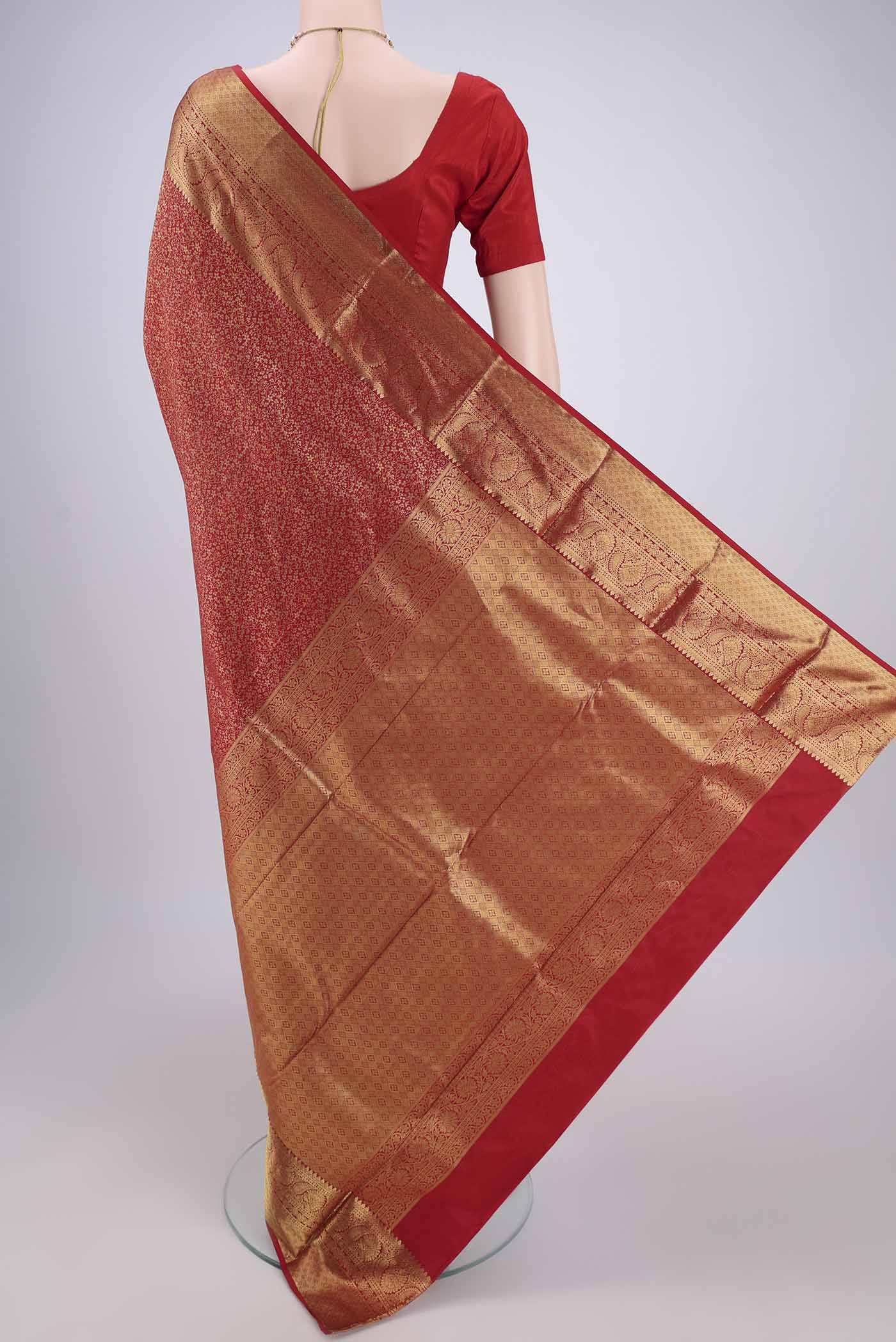 Flat view of Maroon Dual Tone Bangalore Silk Saree with Zari Brocade on the body and Zari Border. 
