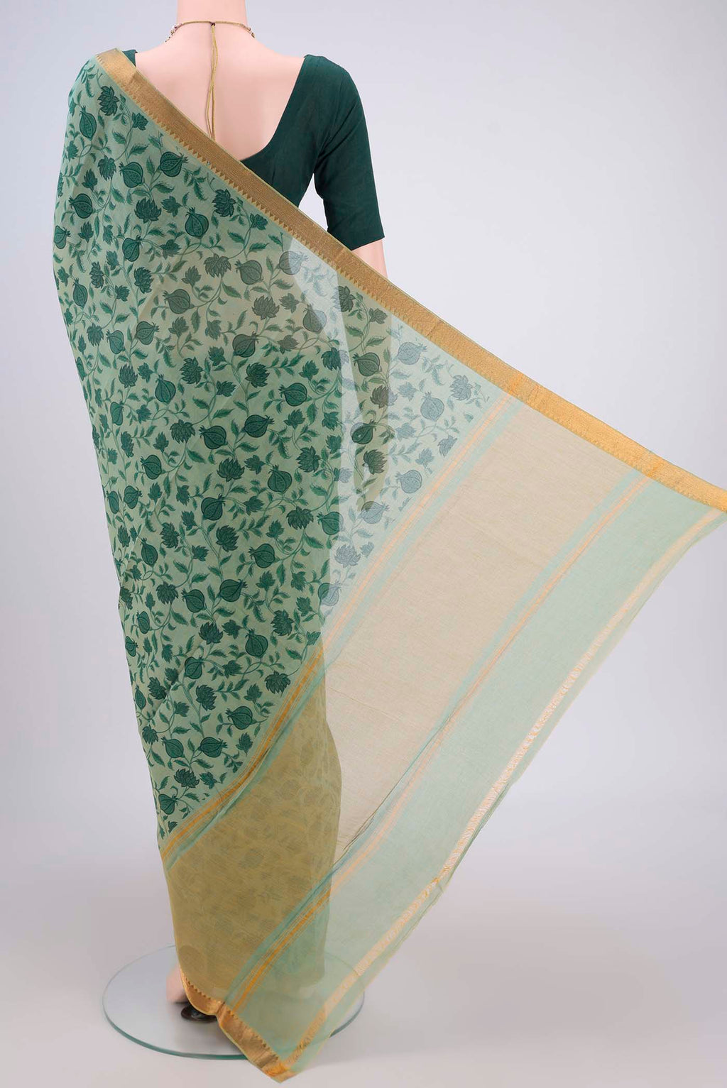 Flat view of Green Mangalagiri Cotton Saree with Printed design on the body and Zari Border. 