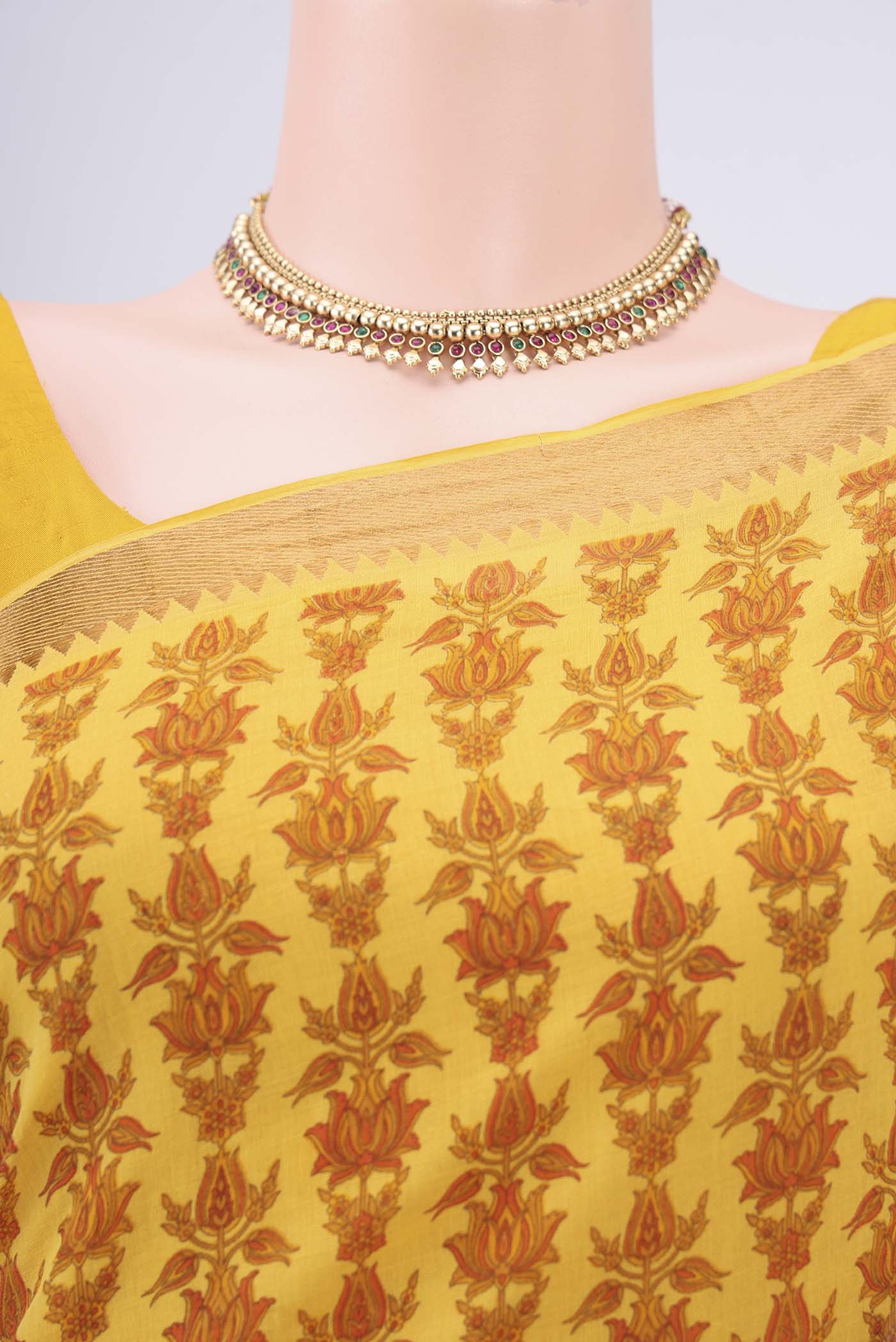 Border image of Yellow Mangalagiri Cotton Saree with Printed design on the body and Zari Border. 