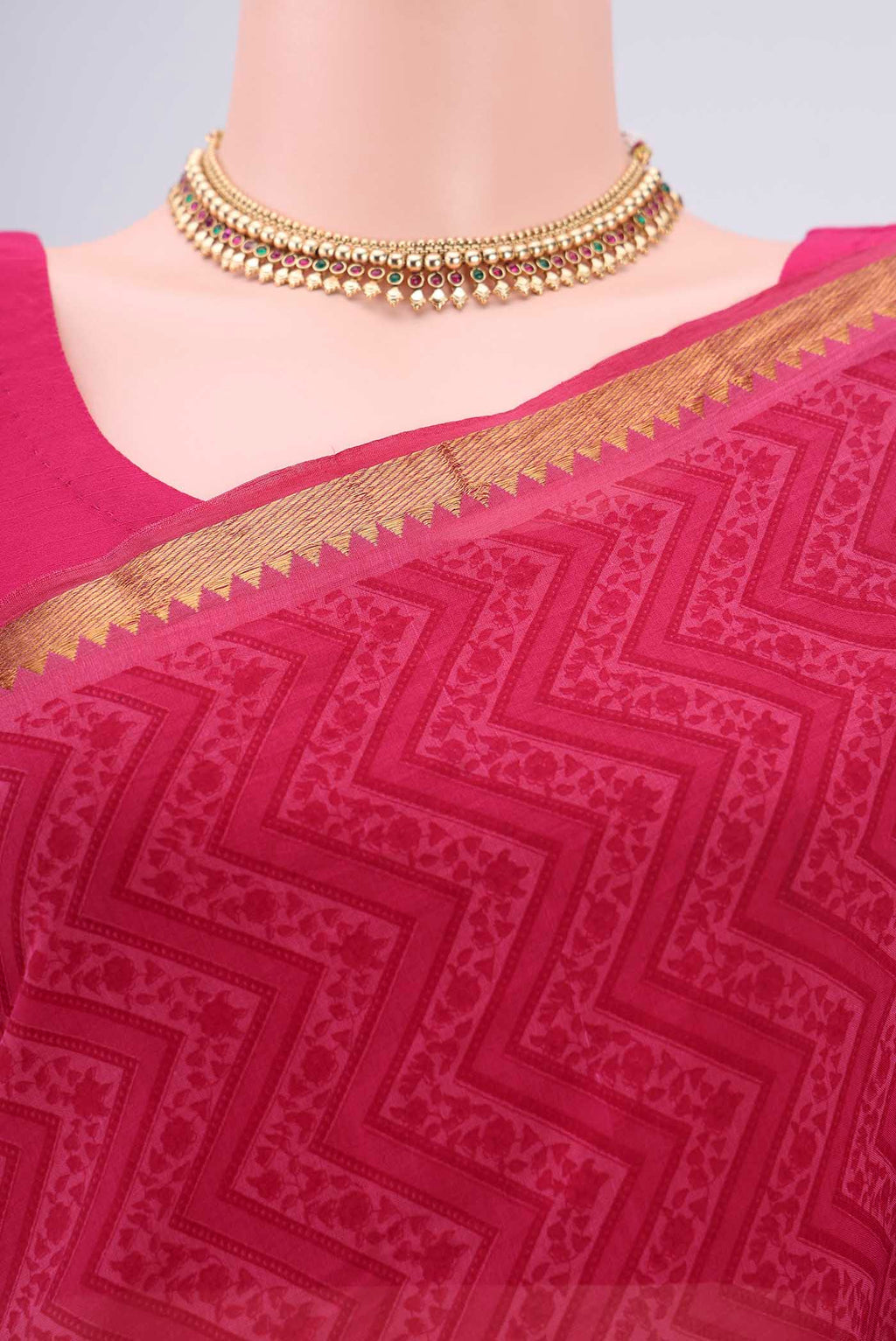 Border image of Dark Pink Mangalagiri Cotton Saree with Printed design on the body and Zari Border. 