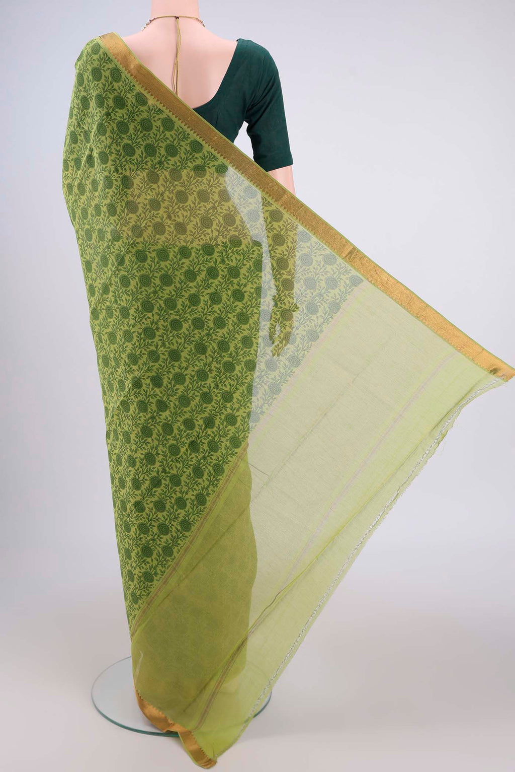 Flat view of Green Mangalagiri Cotton Saree with Printed design on the body and Zari Border. 