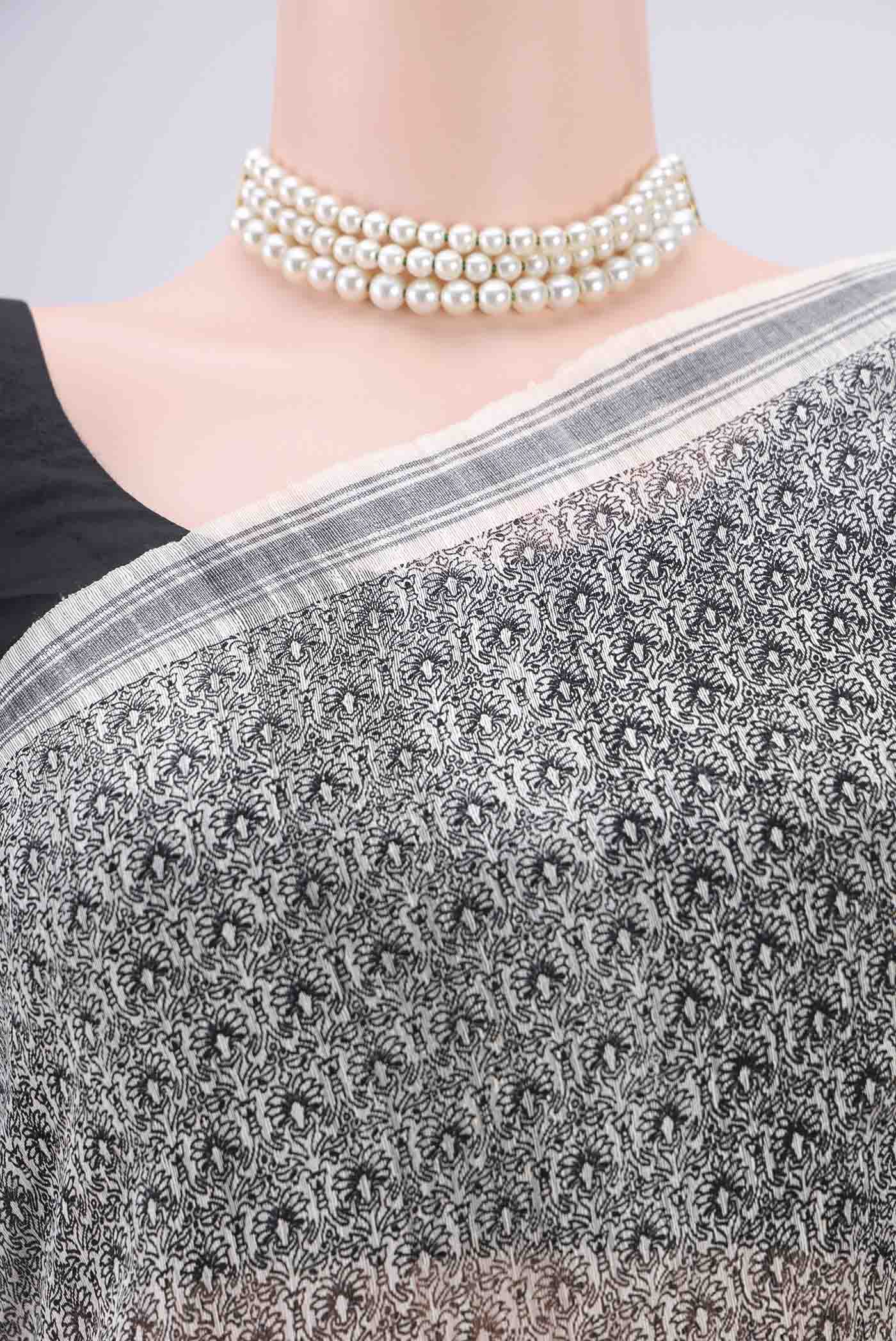 Border image of Off White Tussar Silk Saree with Printed design on the body and Plain Border. 