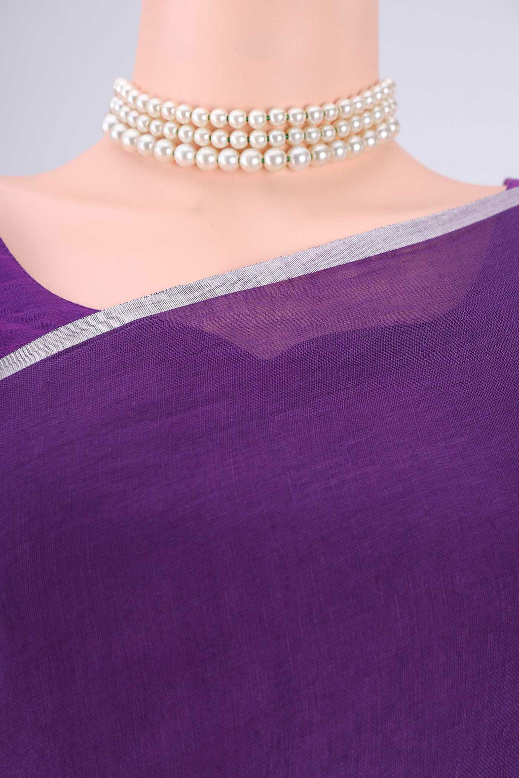 Border image of Violet Linen Saree with Half And Half on the body and Thin Zari Line. 