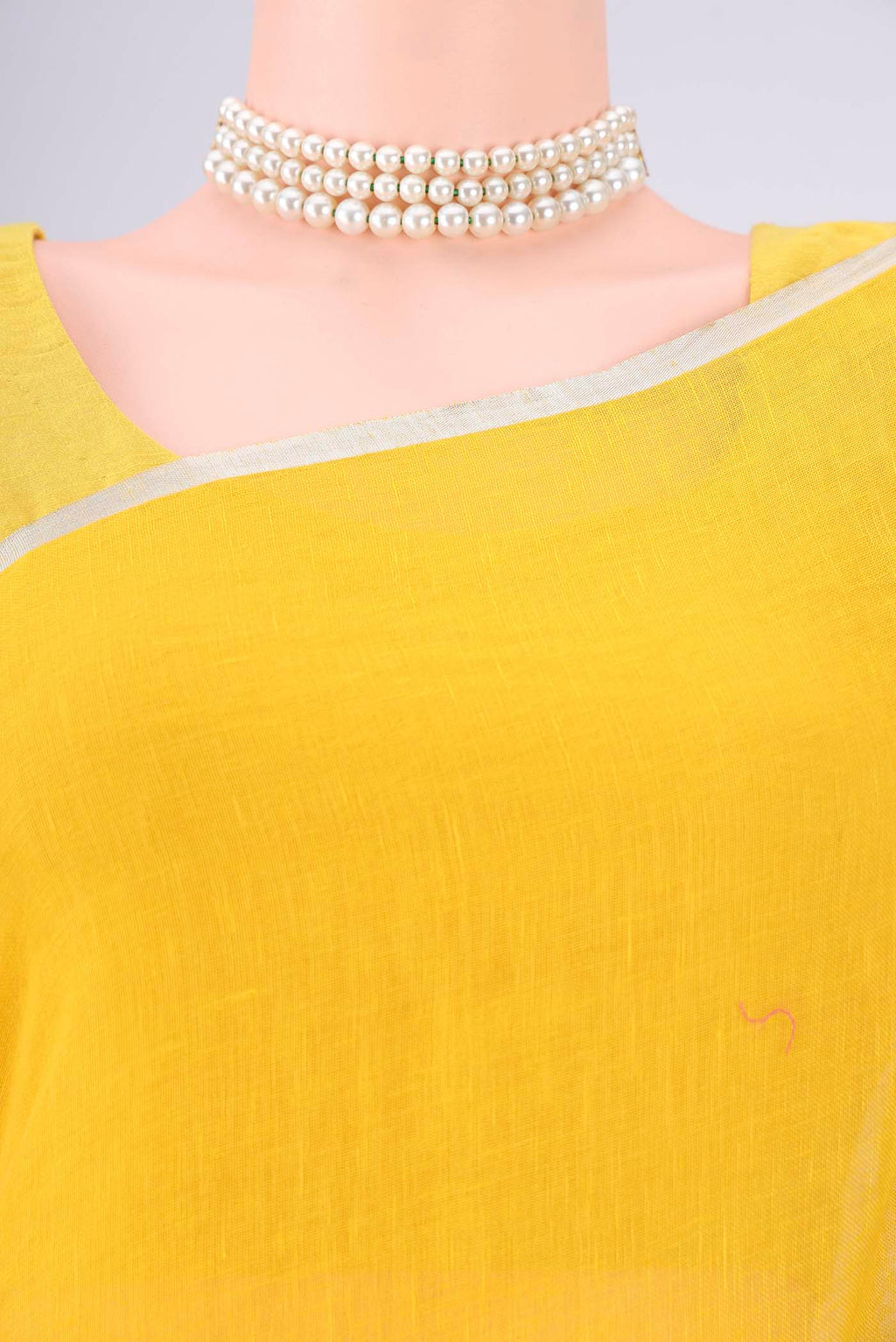 Border image of Lemon Yellow Linen Saree with Half And Half on the body and Thin Zari Line. 