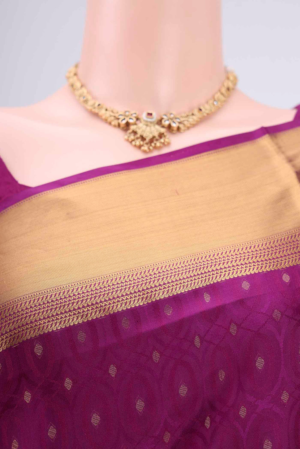 Border image of Magenta Baluchari Silk Saree with Jacquard With Zari Butta on the body and Zari Border. 