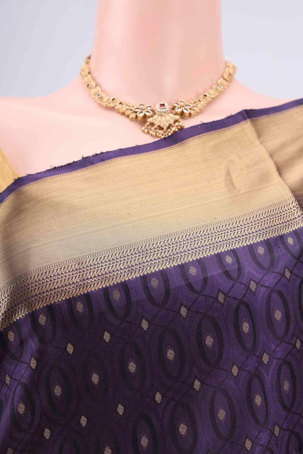 Border image of Purple Baluchari Silk Saree with Jacquard With Zari Butta on the body and Zari Border. 