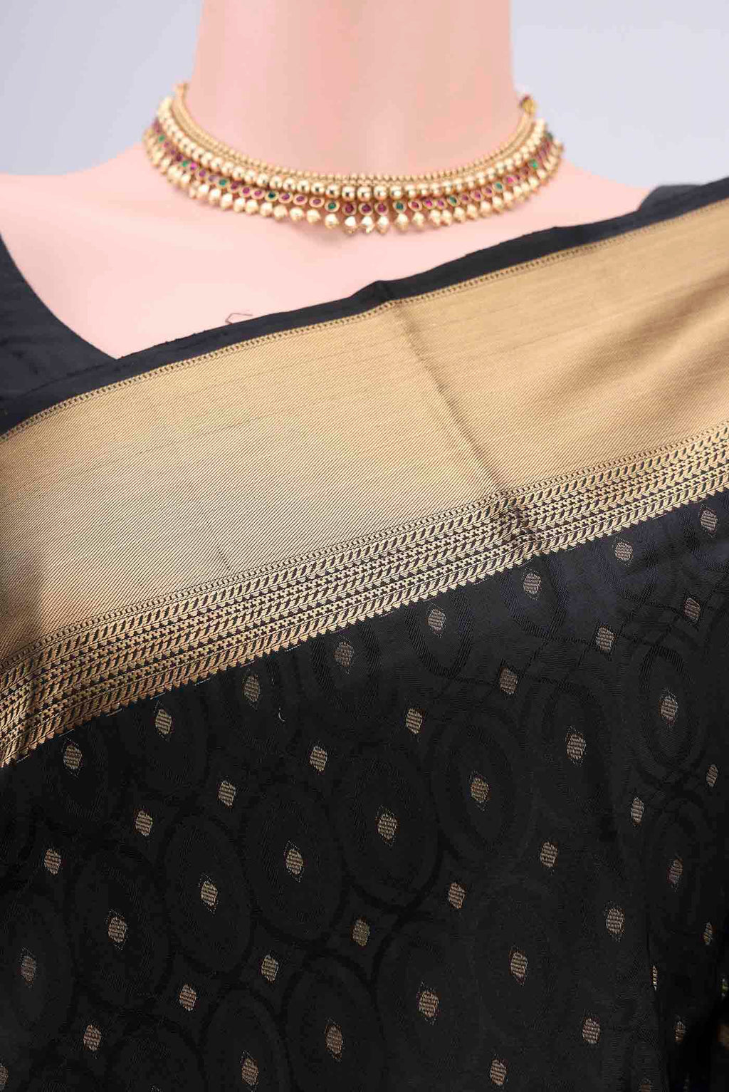 Border image of Black Baluchari Silk Saree with Jacquard With Zari Butta on the body and Zari Border. 