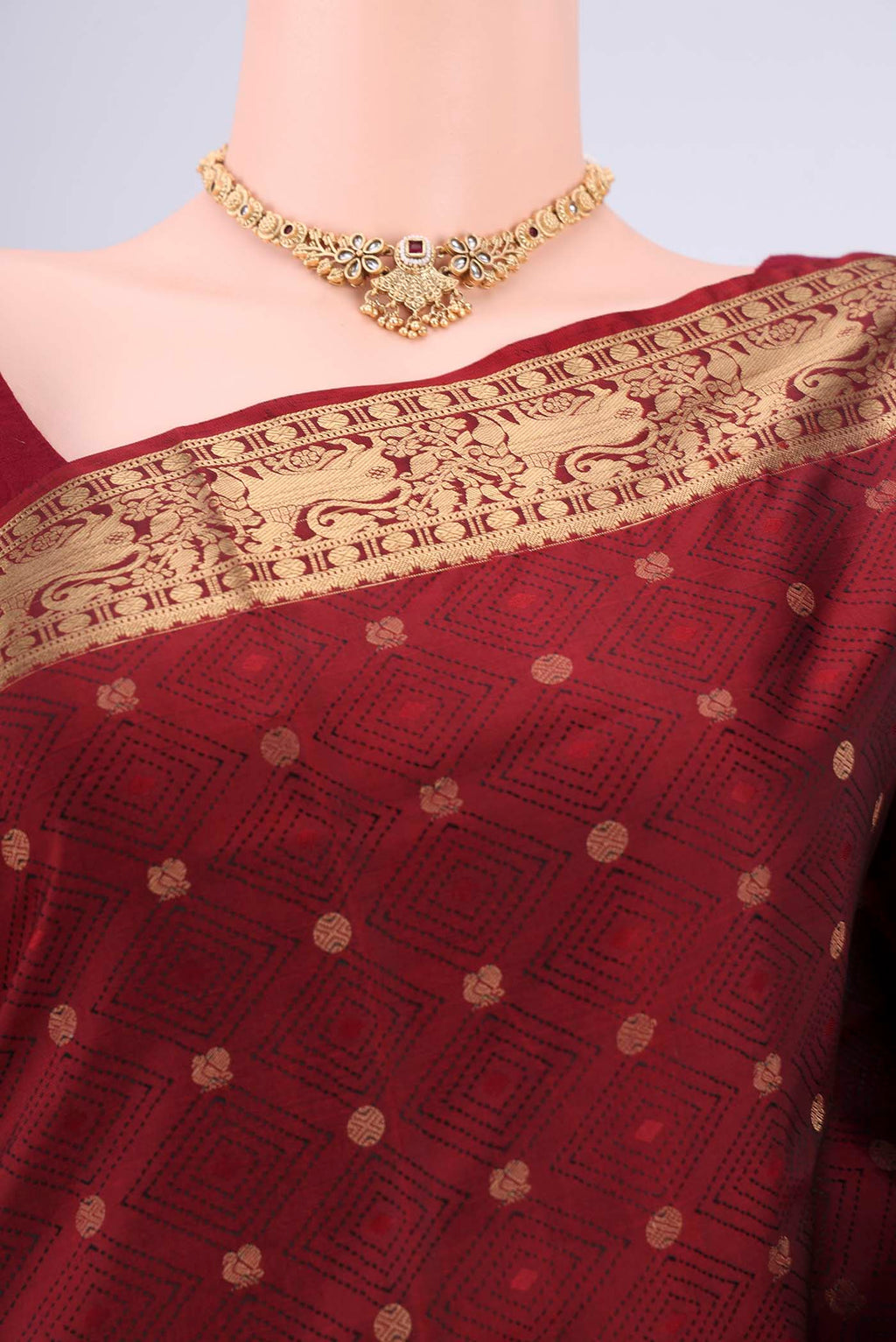 Border image of Maroon Soft Silk Saree with Jacquard With Thread Butta on the body and Zari Border. 