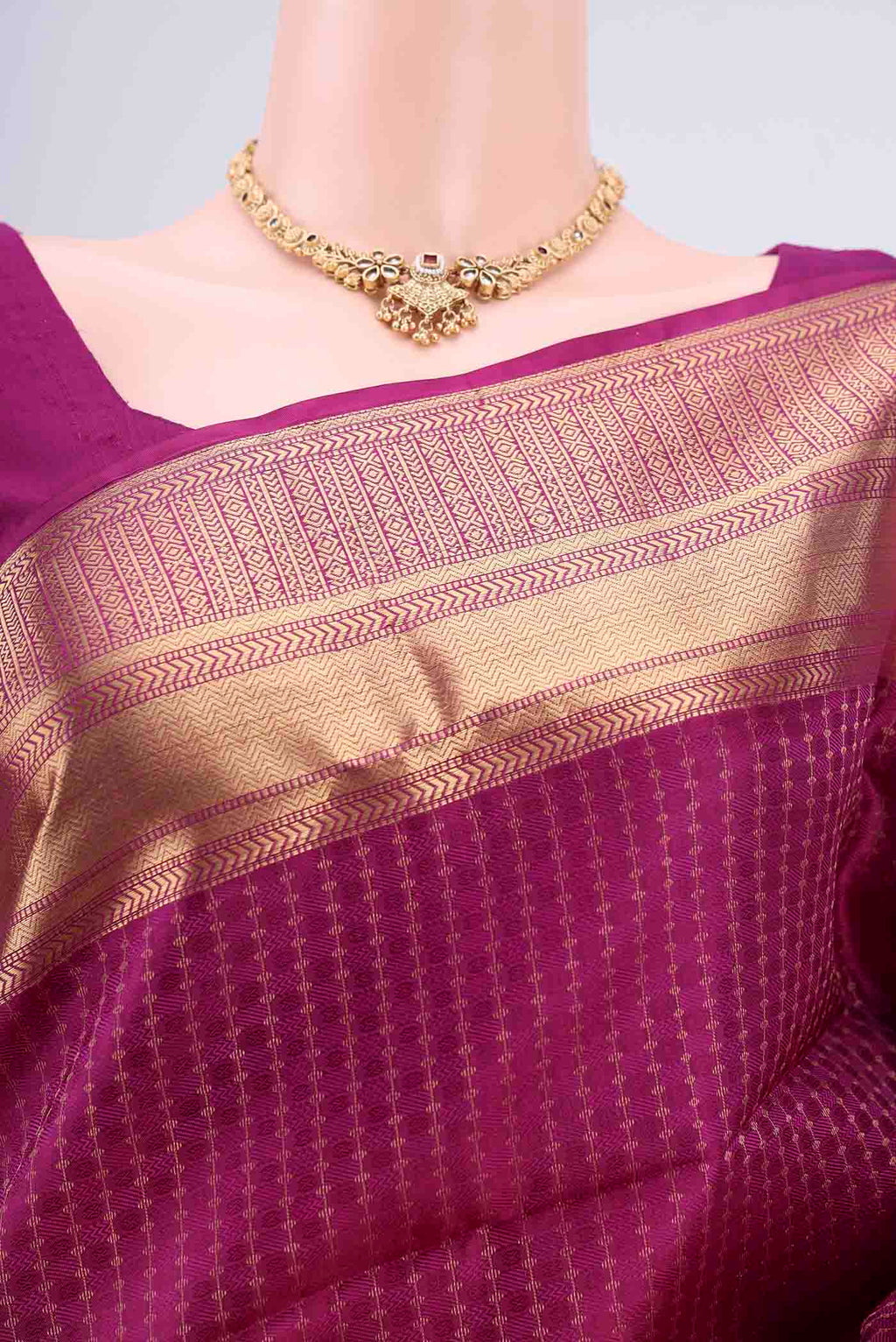 Border image of Magenta Baluchari Silk Saree with Jacquard With Zari Butta on the body and Zari Border. 