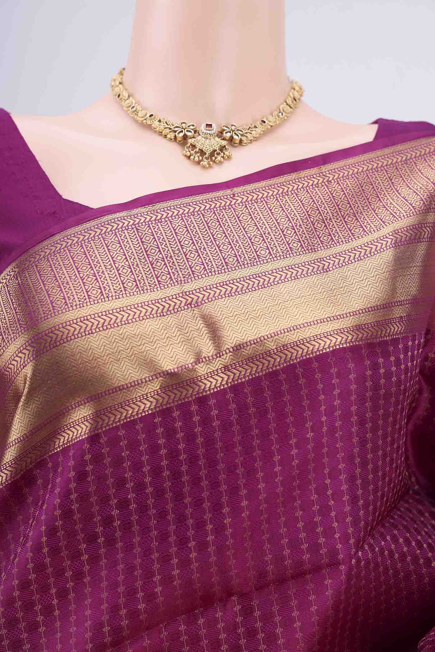 Border image of Magenta Baluchari Silk Saree with Jacquard With Zari Butta on the body and Zari Border. 