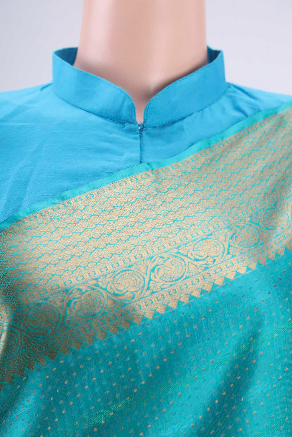 Border image of Turquoise Dual Tone Baluchari Silk Saree with Jacquard With Zari Butta on the body and Zari Border. 