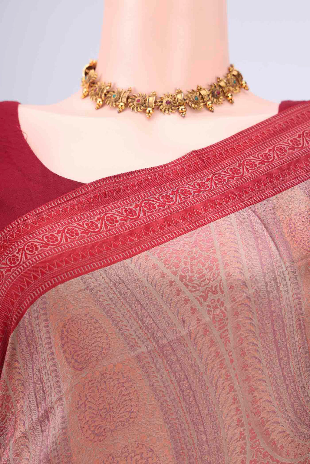 Border image of Coral Soft Silk Saree with Jacquard design on the body and Thread Border. 