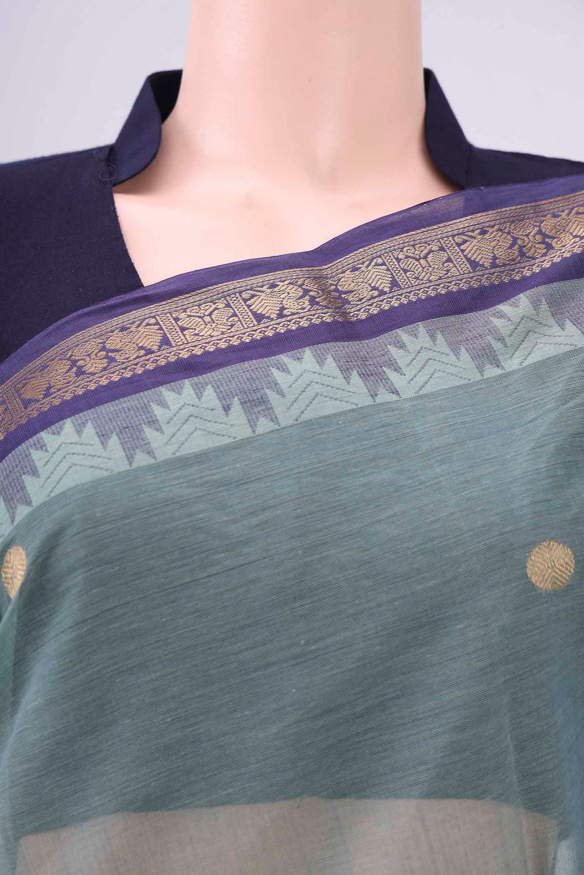 Border image of Davys Grey Kanchi Cotton Saree with Zari Butta on the body and Zari Border. 